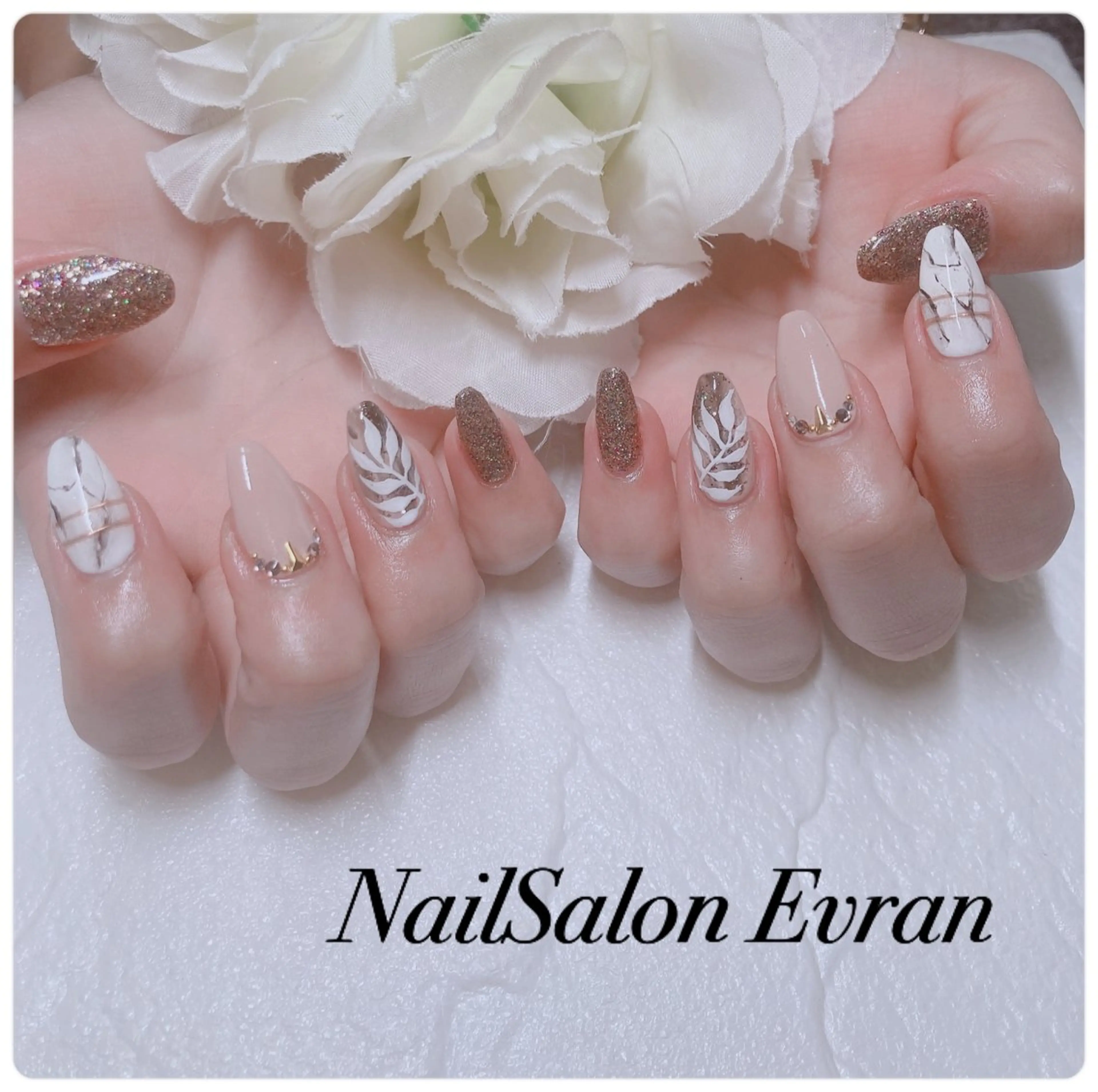 ネイル アートネイル フレンチネイル マグネットネイル 持ち込み ニュアンスネイル ハンドネイル Nail salon Evranのネイルデザイン