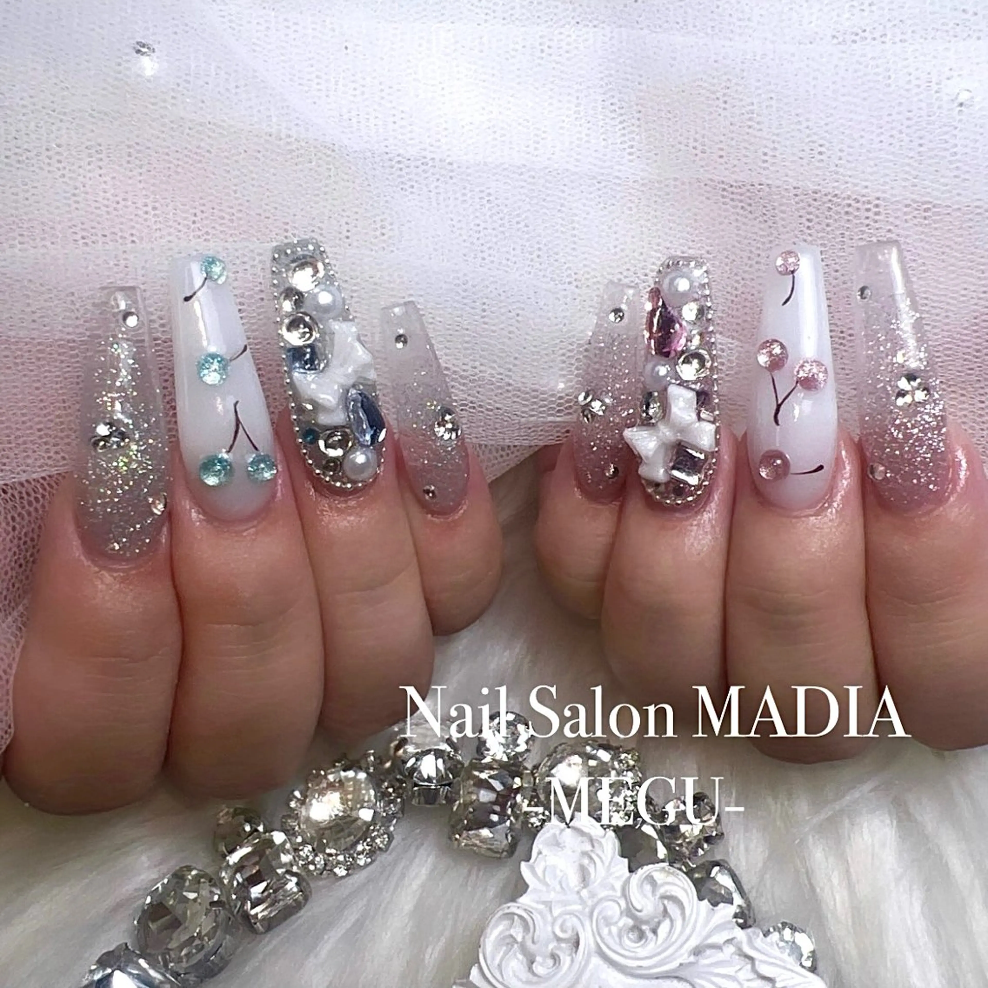 ネイル MADIA藤沢所属・MADIA MEGUのネイルデザイン