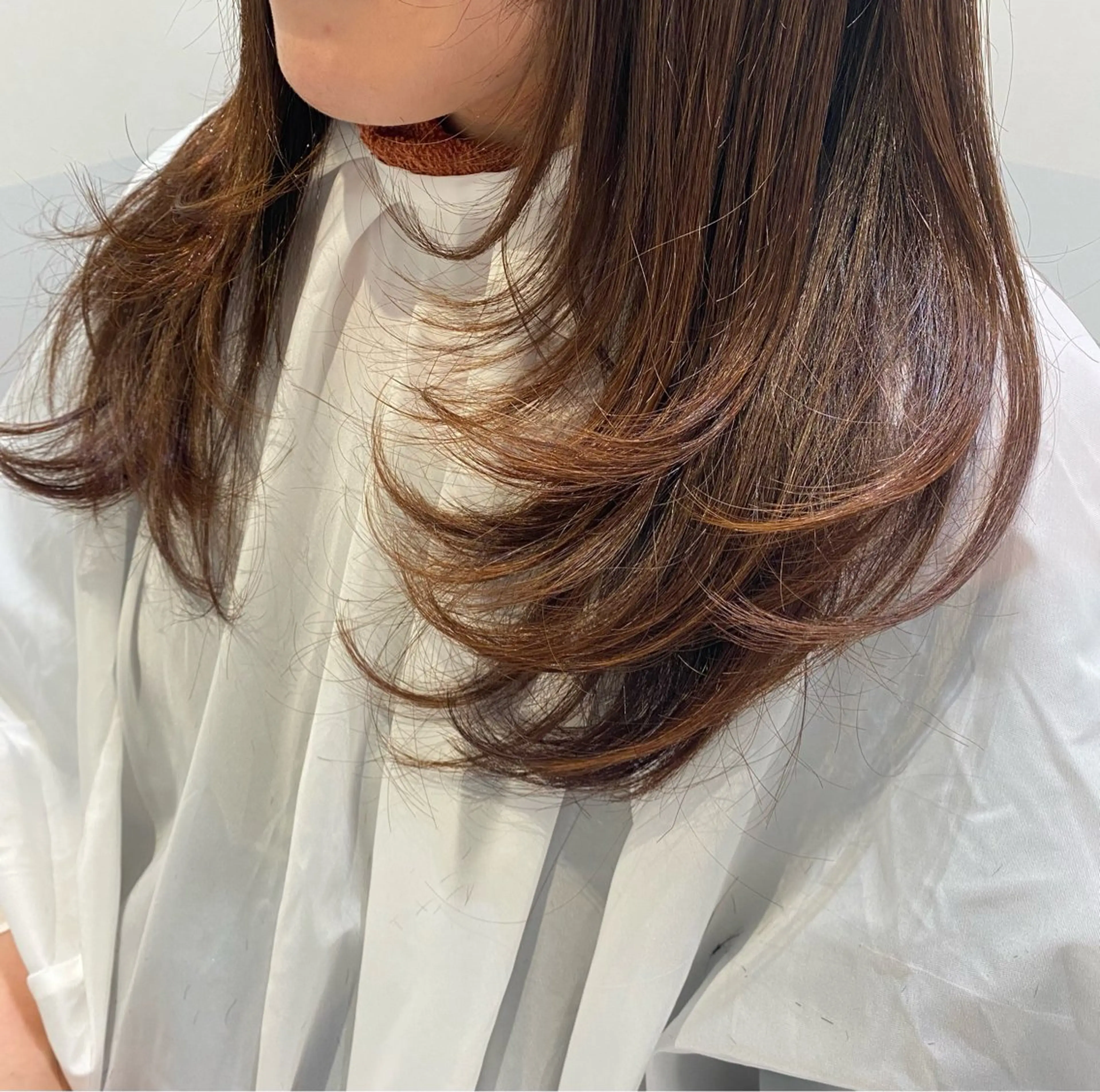 セミロング レイヤーカット 韓国ヘア・ブリーチ 🩵SHIZUKUのヘアスタイル