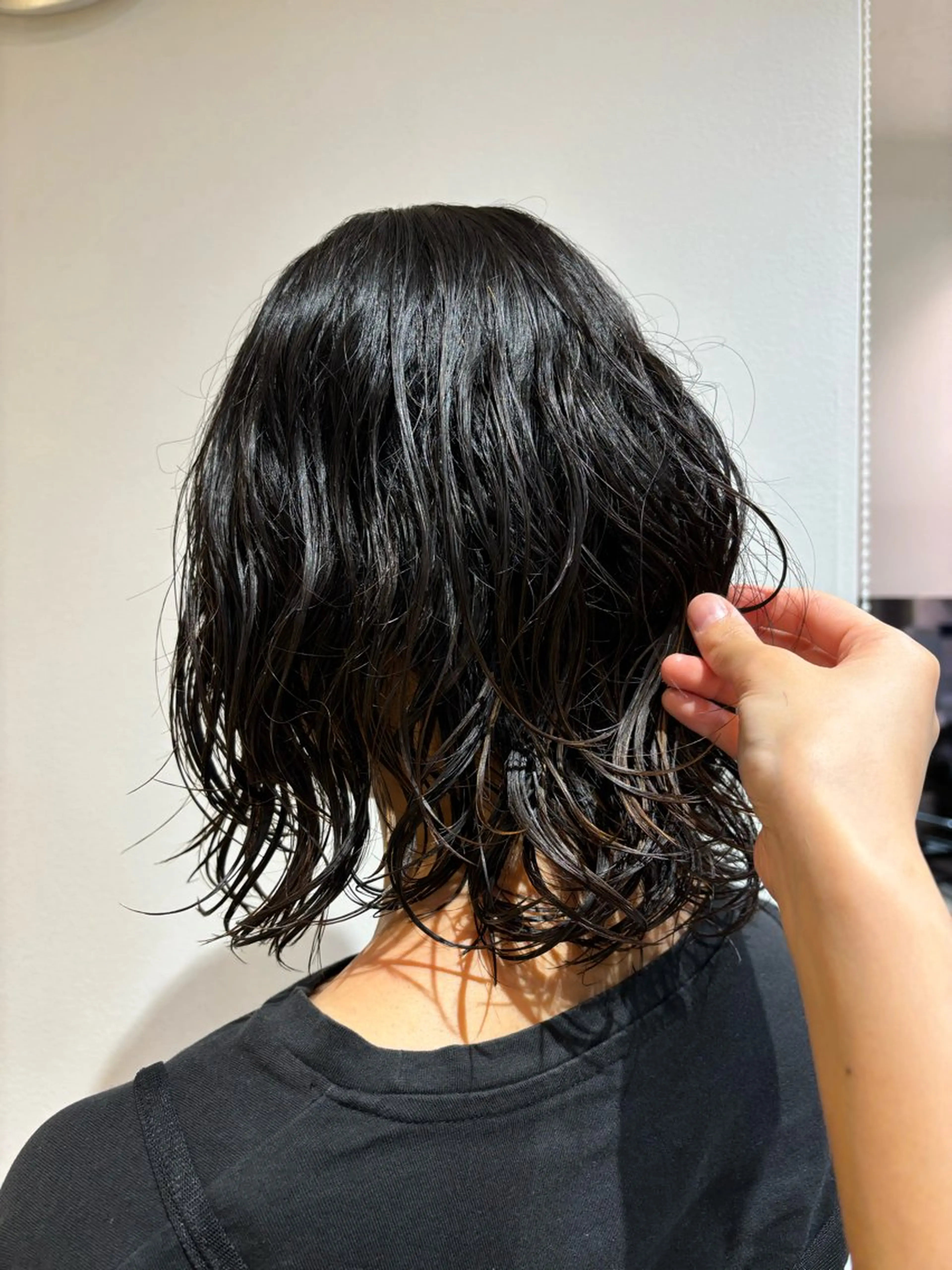ミディアム パーマ ミディアムパーマ レイヤーカット カット パーマ 優衣/パーマ/レイヤ ー/似合わせカラーのヘアスタイル