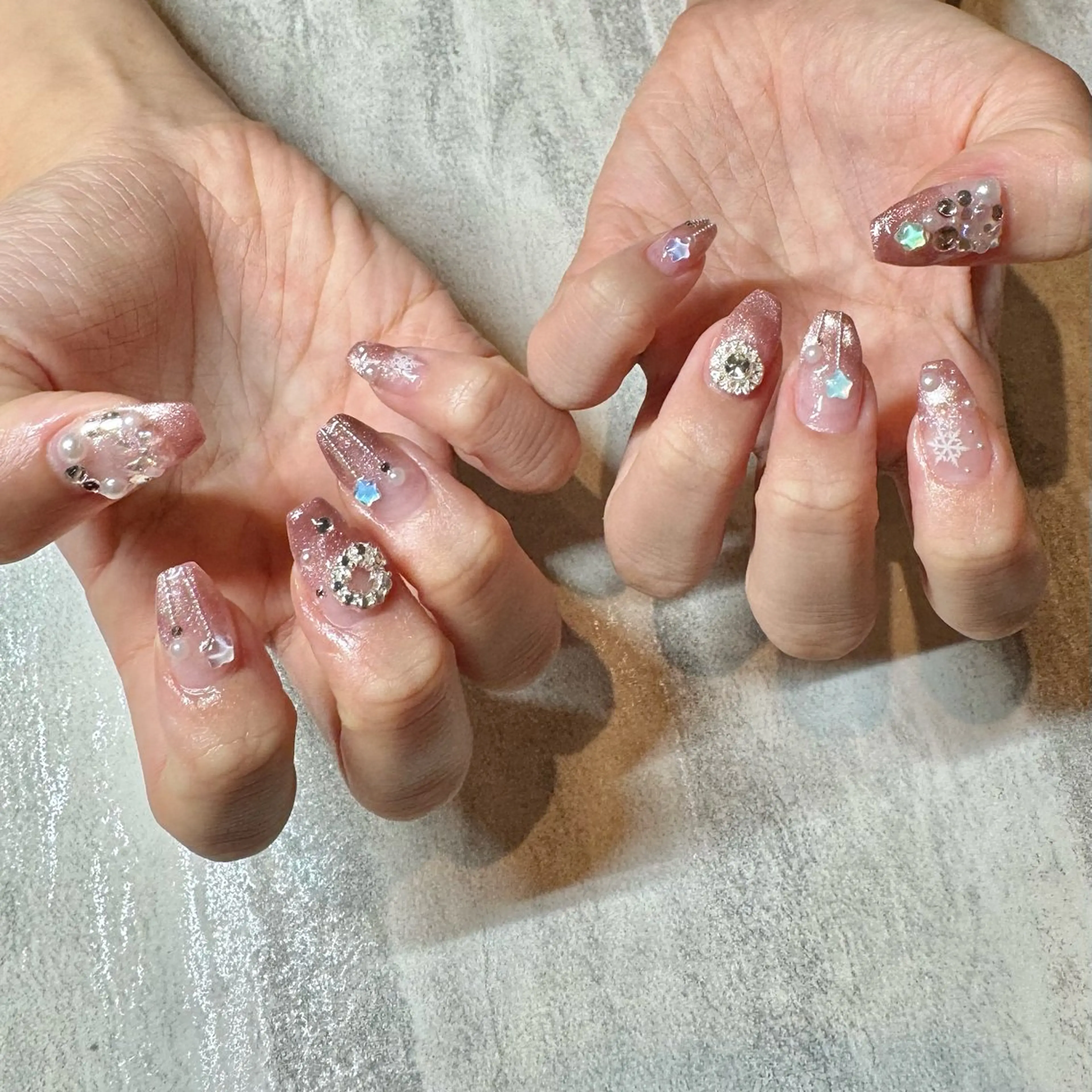 ネイル 冬ネイル クリスマス MIZUKI 🌏NEWWORLDのネイルデザイン