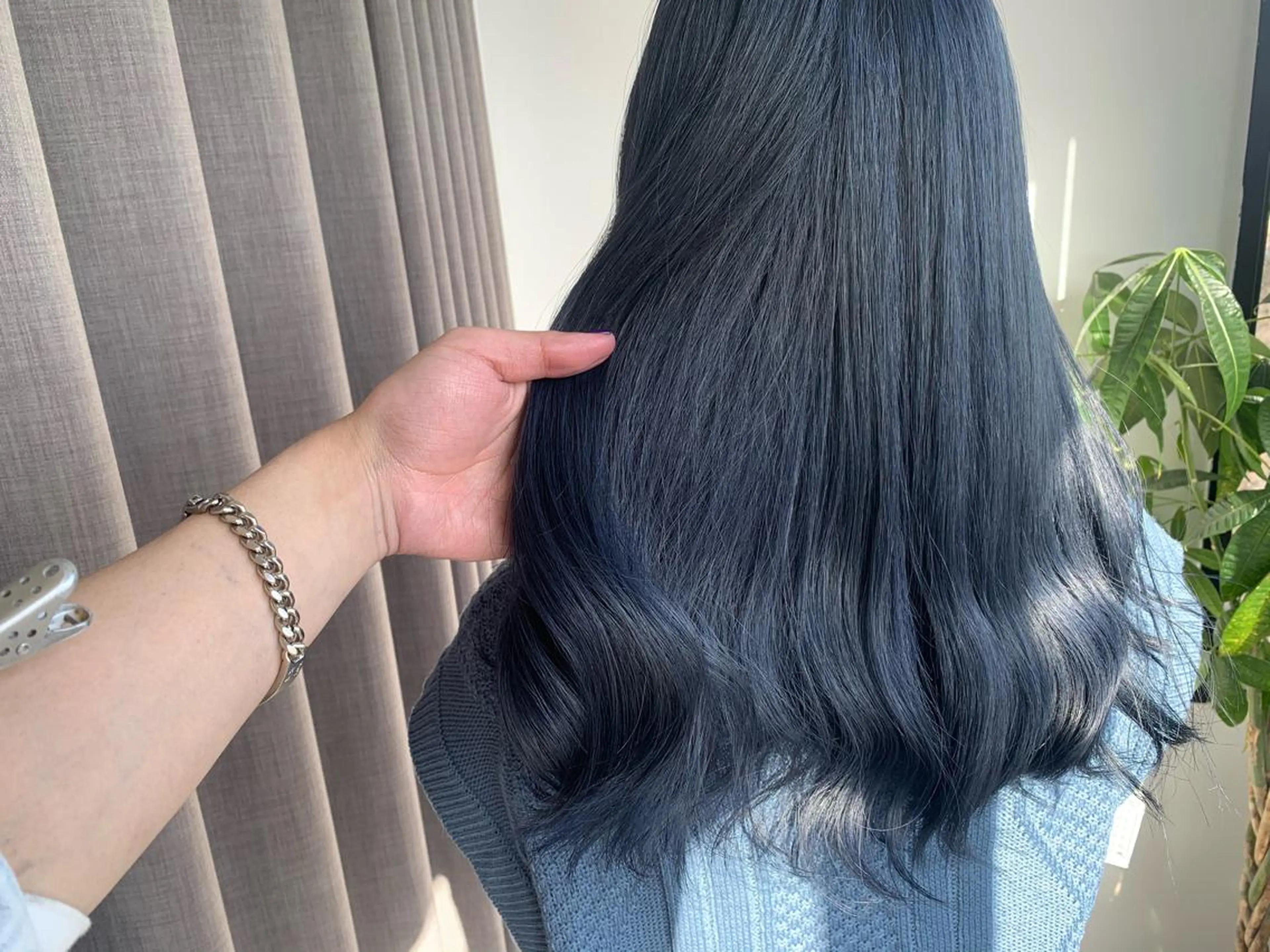 セミロング カラー ブルーカラー ネイビーカラー ✅ケアブリーチ✅ トヨオカ ノブヒデのヘアスタイル