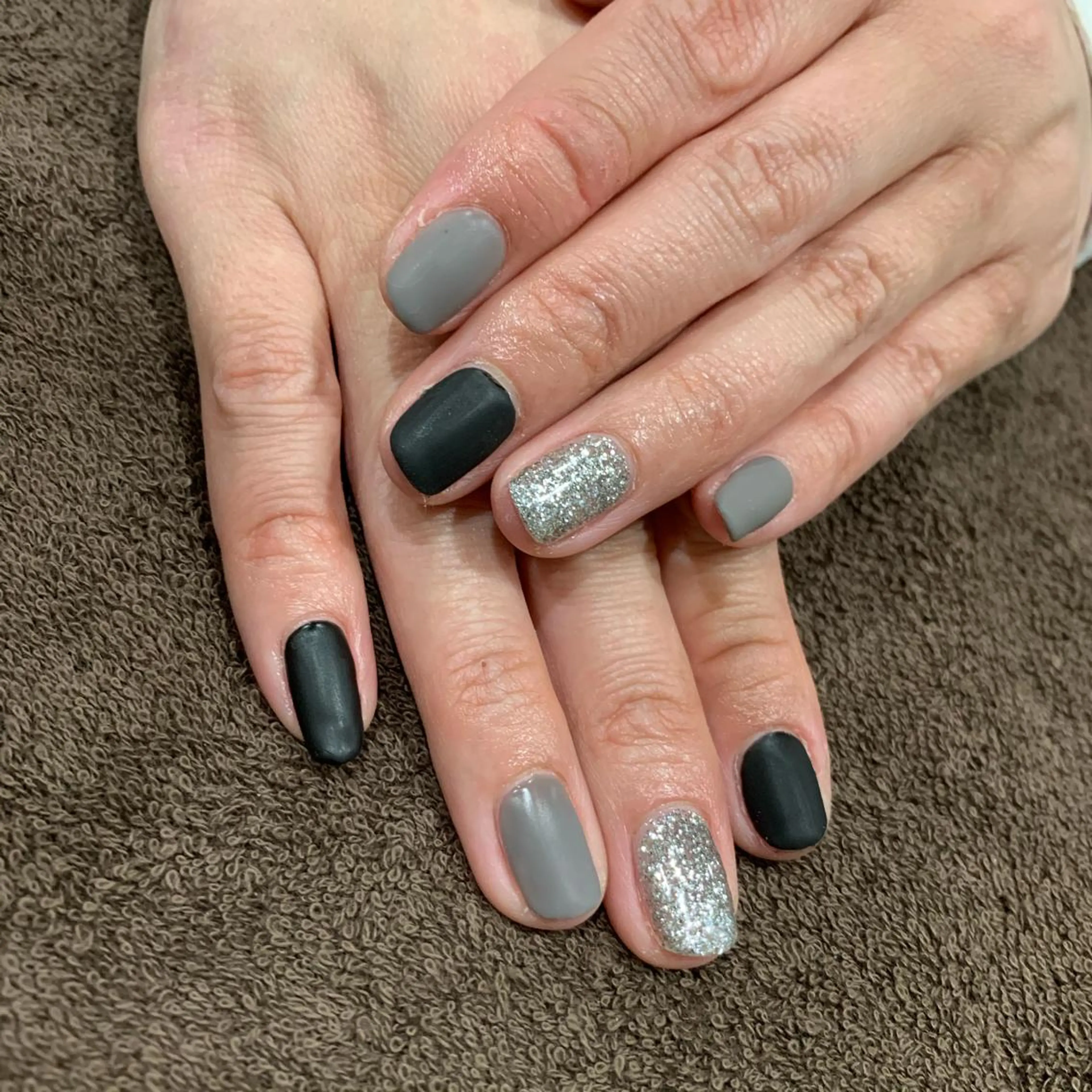 ネイル ラメ(グリッター) ワンカラーネイル 枚方 tomee 🦋南部 しほ🦋のヘアスタイル