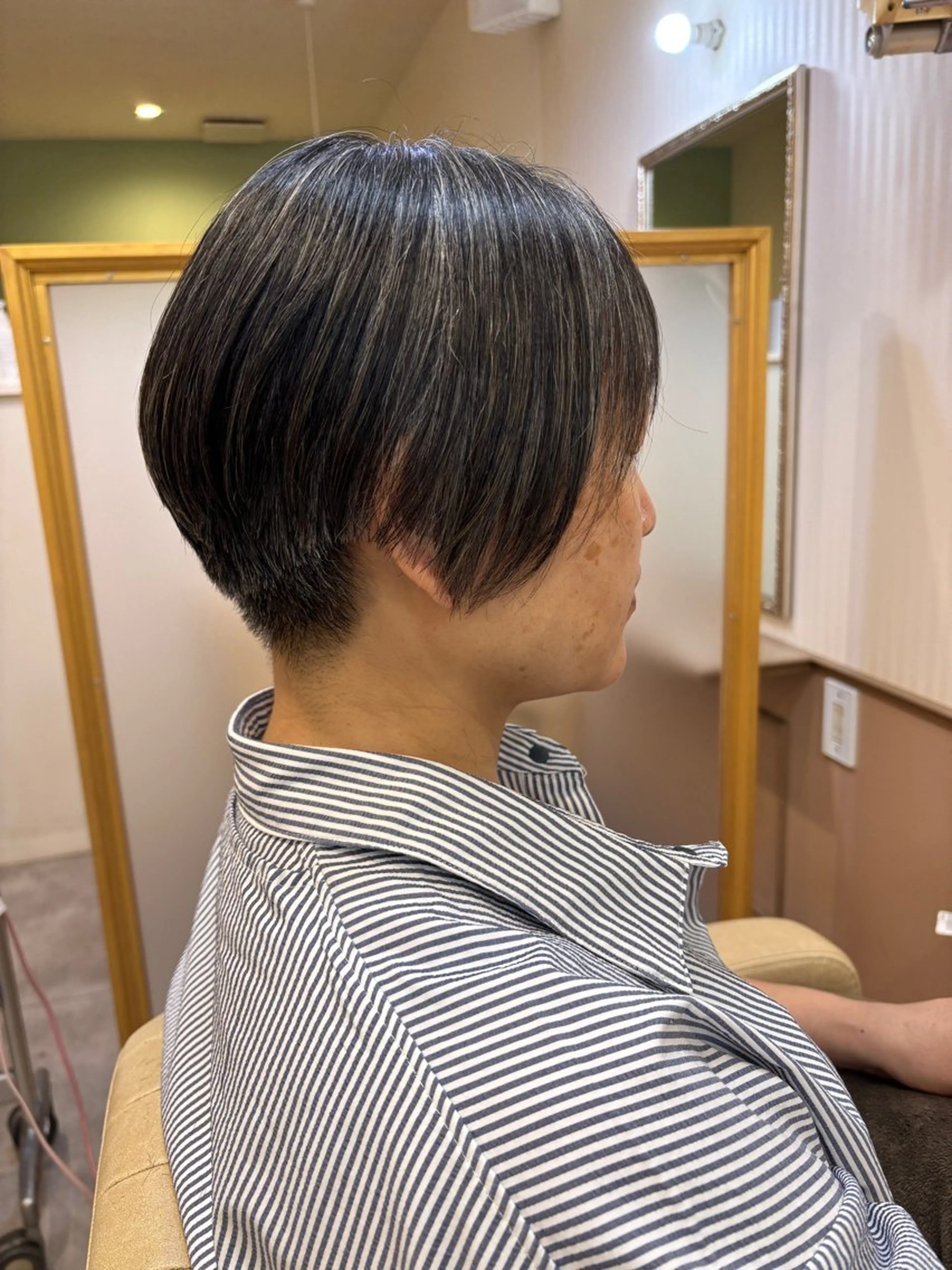 ショート シンセティックヘアデザイン所属・吉井 愛のヘアスタイル