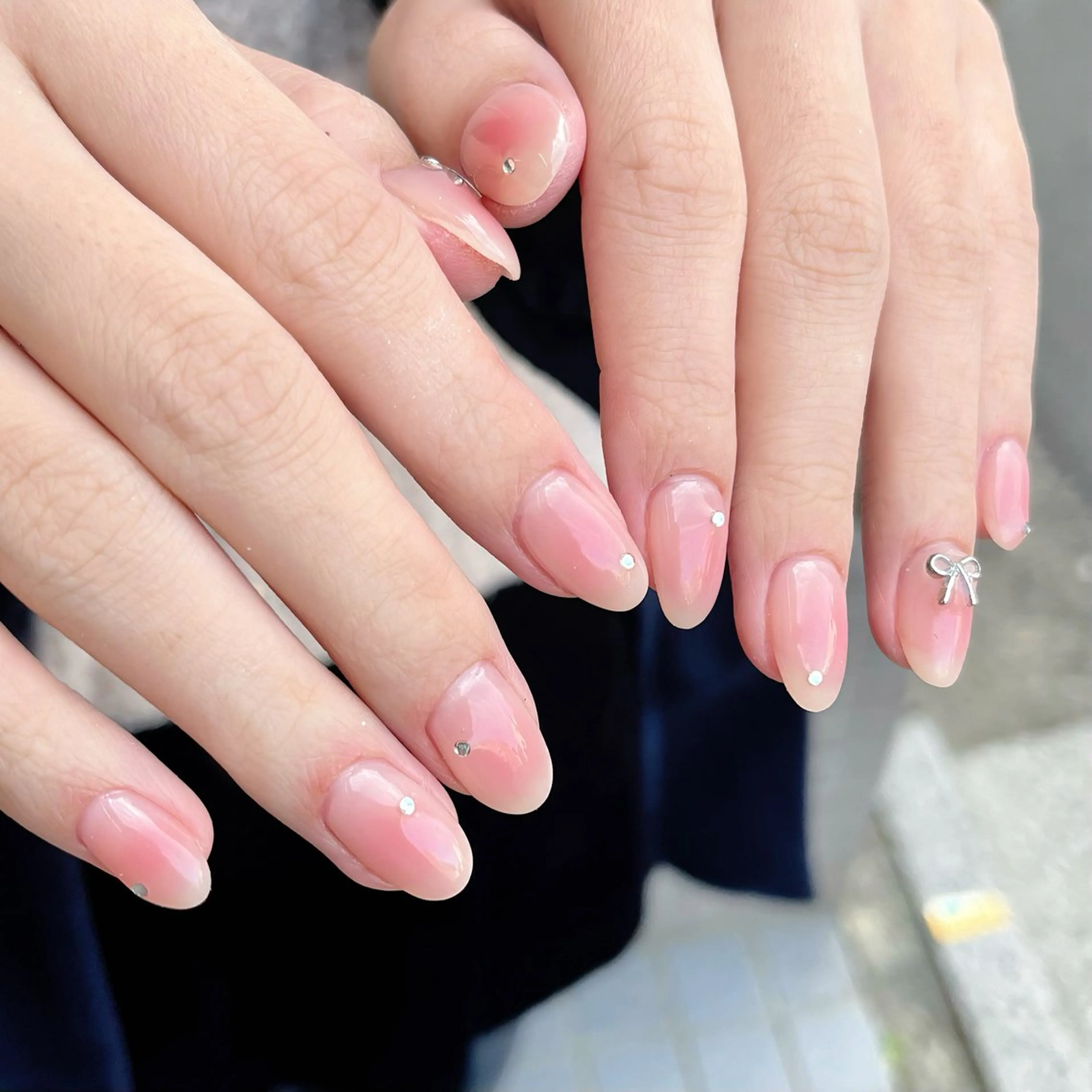 ネイル チークネイル ネイビー リボン シンプルネイル ワンホンネイル ハンドネイル 🫧OPELIA NAIL渋谷🫧のネイルデザイン