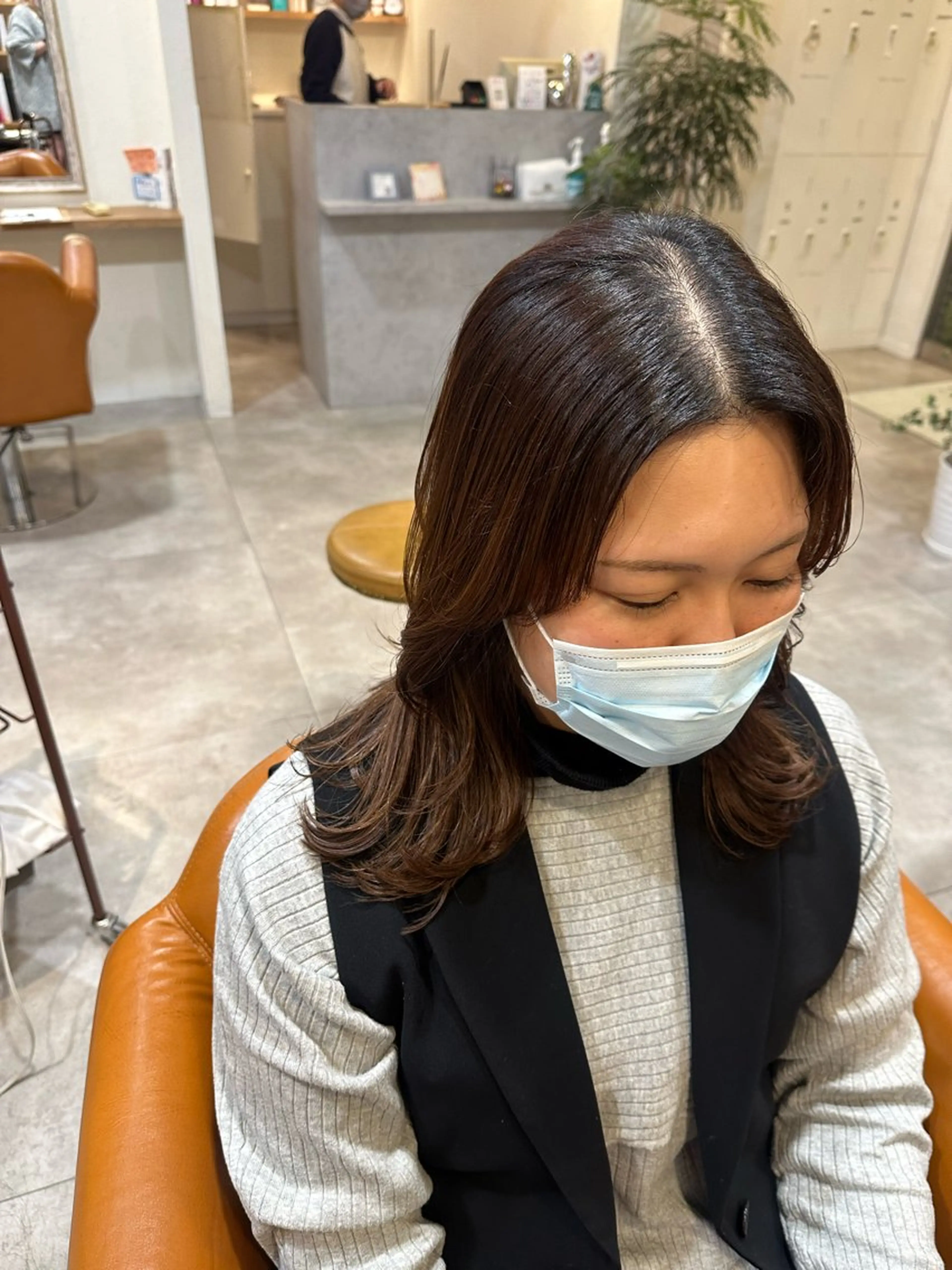 セミロング レイヤーカット desirbeaux 板垣鈴香のヘアスタイル
