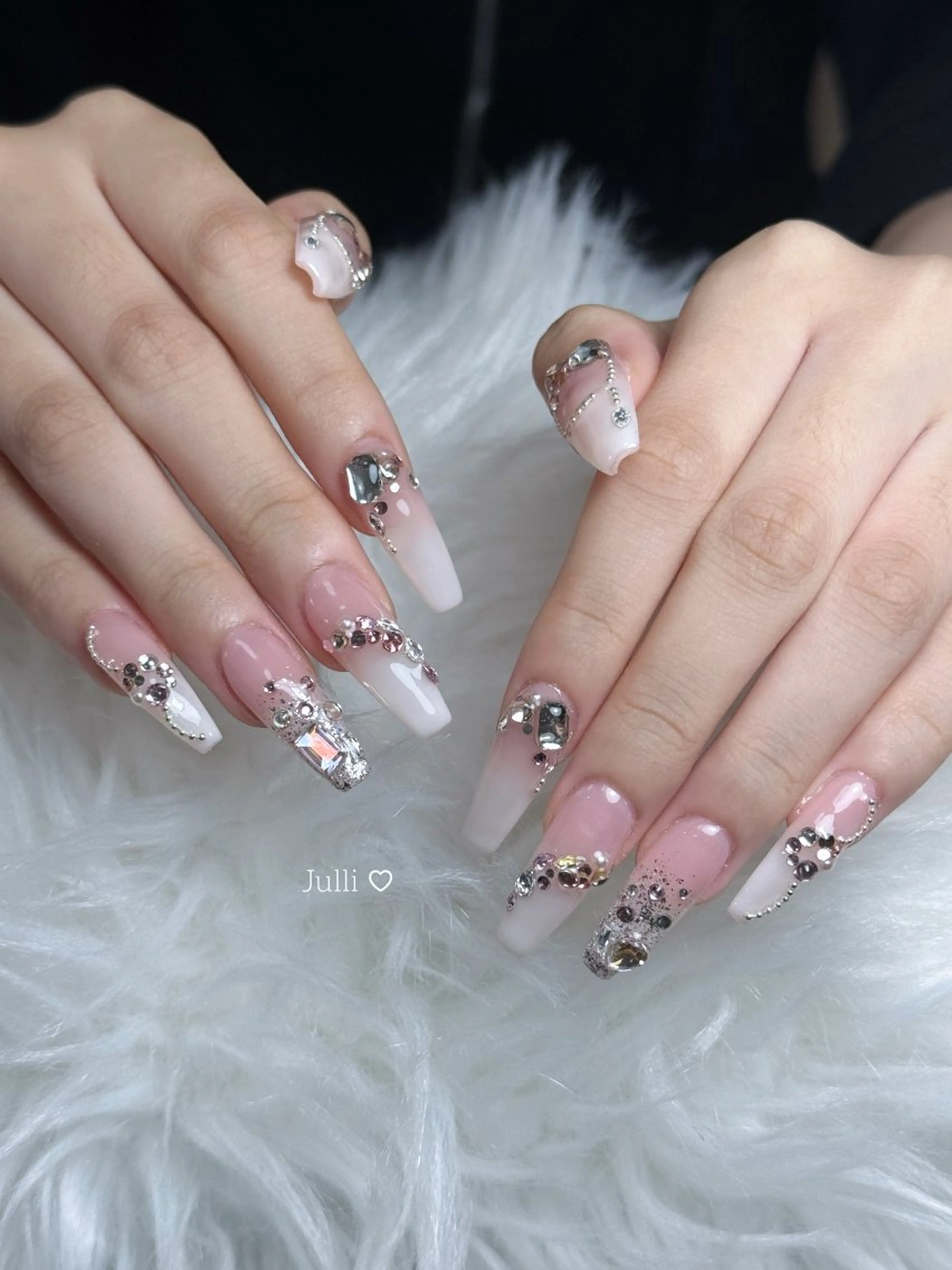 ネイル フレンチネイル ジェルネイル キラキラネイル 韓国ネイル マグネットネイル Julli nail studio所属・Julli NailStudioのネイルデザイン