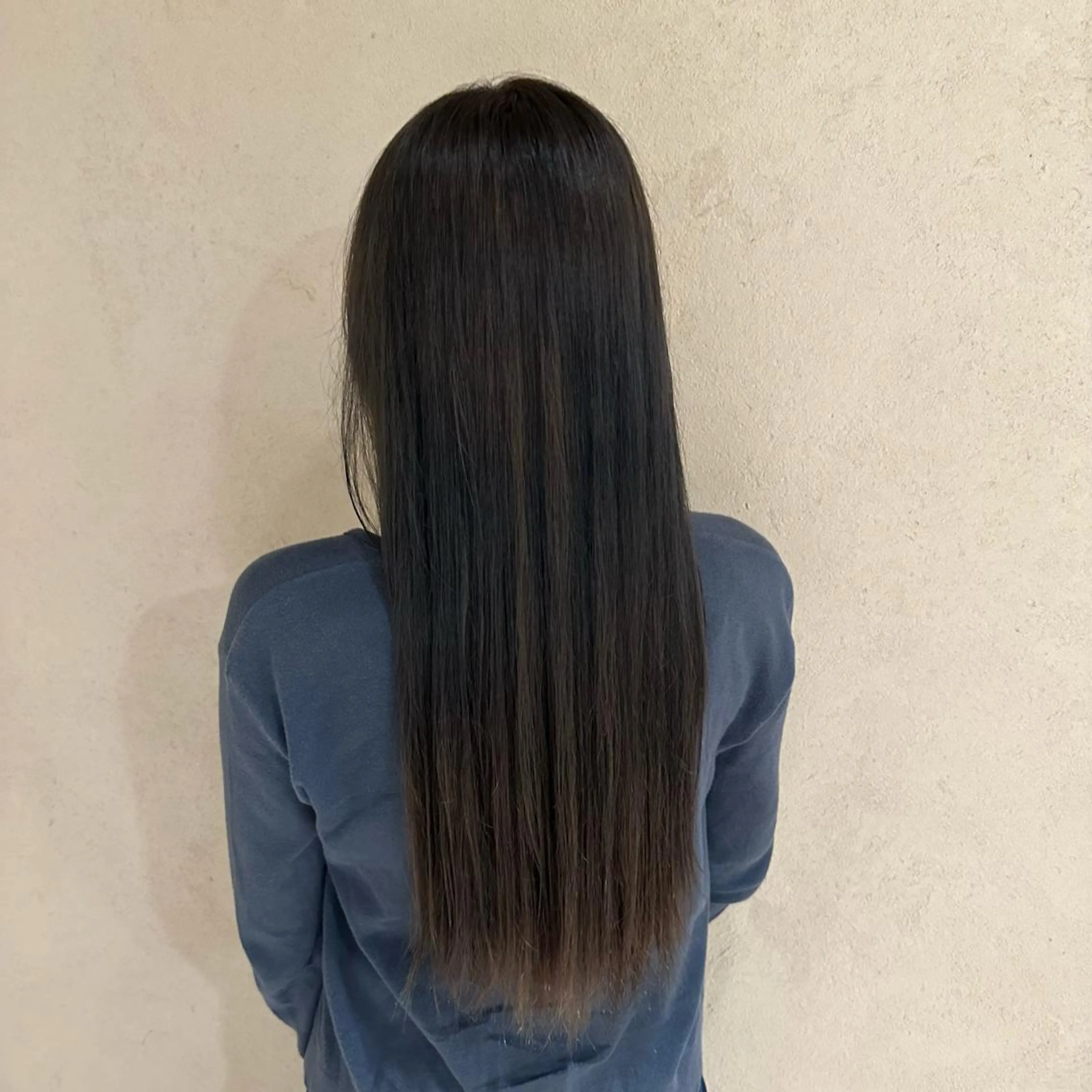 ロング カラー ブリーチ 縮毛矯正 飯島 美海のヘアスタイル