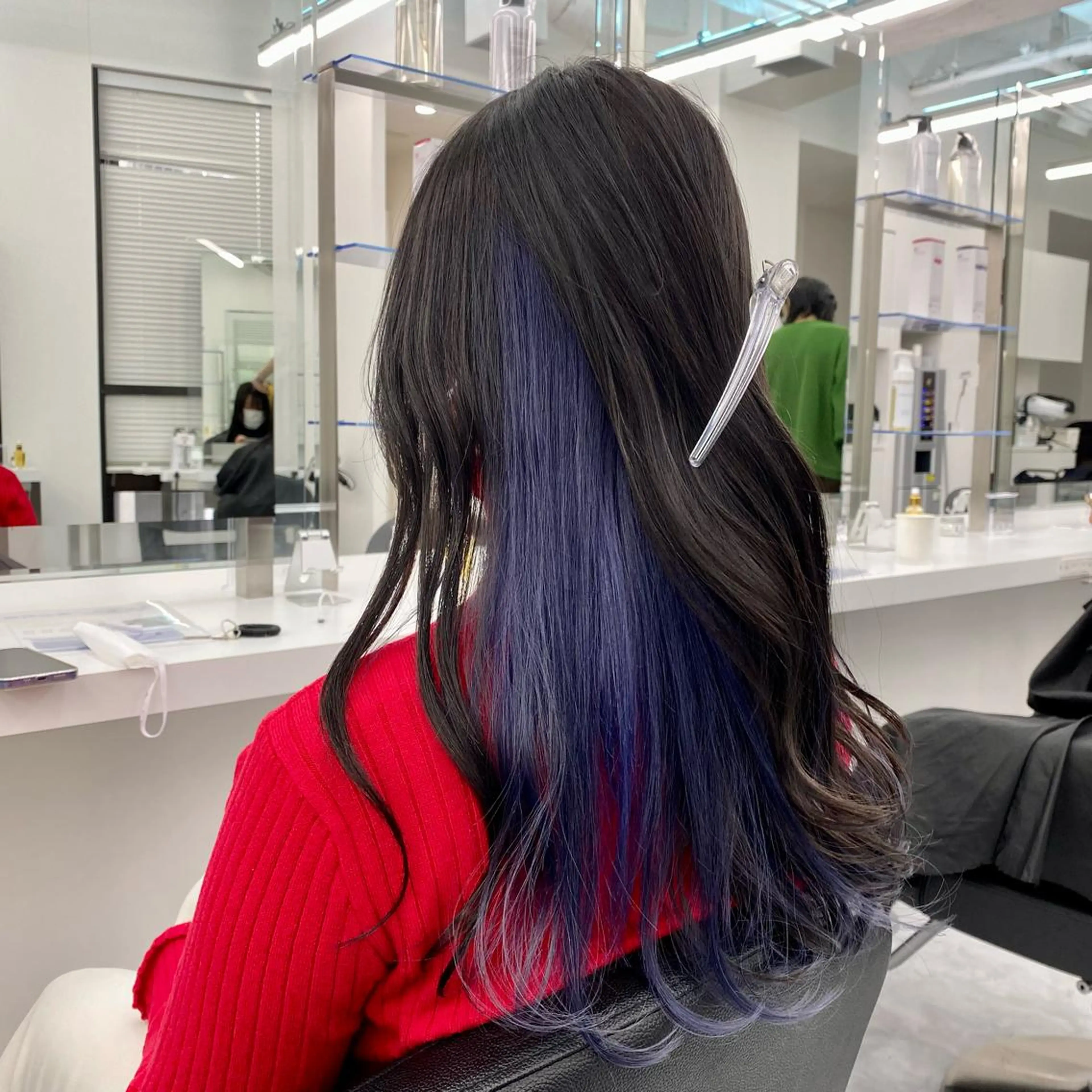 セミロング カラー パーマ ヘアアレンジ メンズ キッズ ネイル マツエク・マツパ アイブロウ メンズブリーチ ブリーチ ブルーカラー ブルーラベンダー ケアブリーチ reco所属・ウルフ&レイヤー特化 まとまる美髪矯正のヘアスタイル