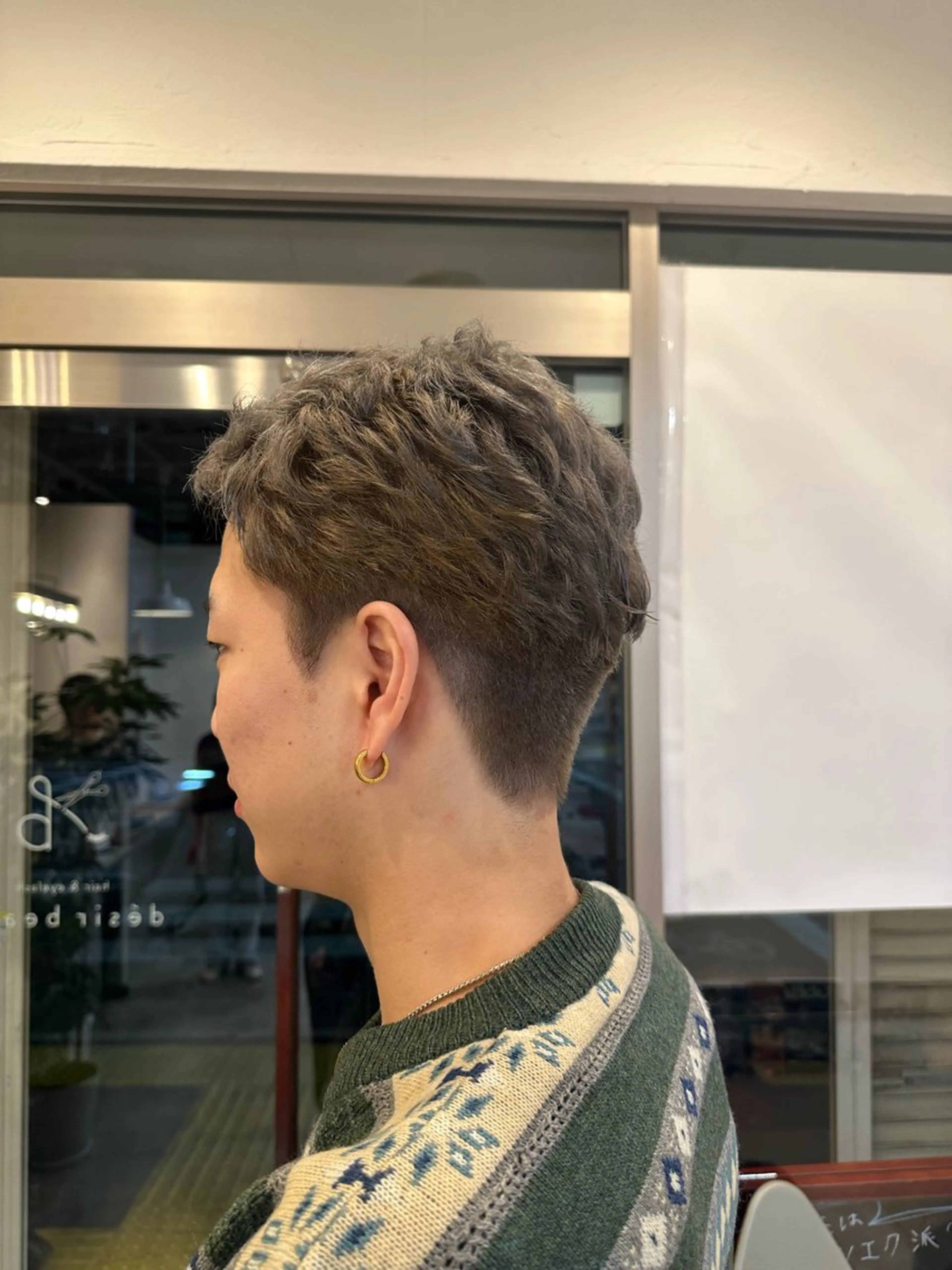 カラー メンズ ベージュカラー ミルクティーベージュ desirbeaux 横尾のヘアスタイル