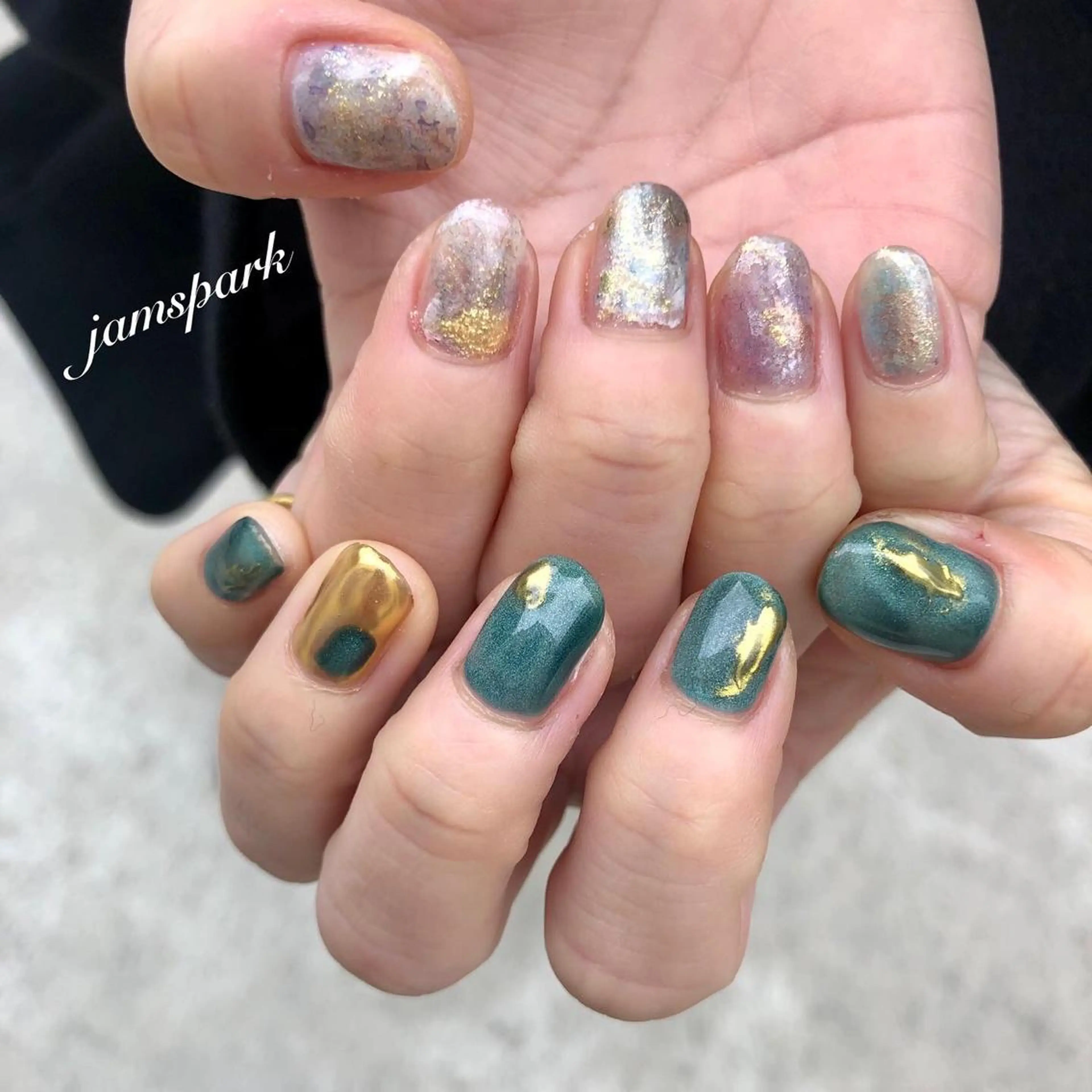 ネイル ジェルネイル グリーン マグネットネイル ミラーネイル ニュアンスネイル ハンドネイル jamspark ✨のネイルデザイン