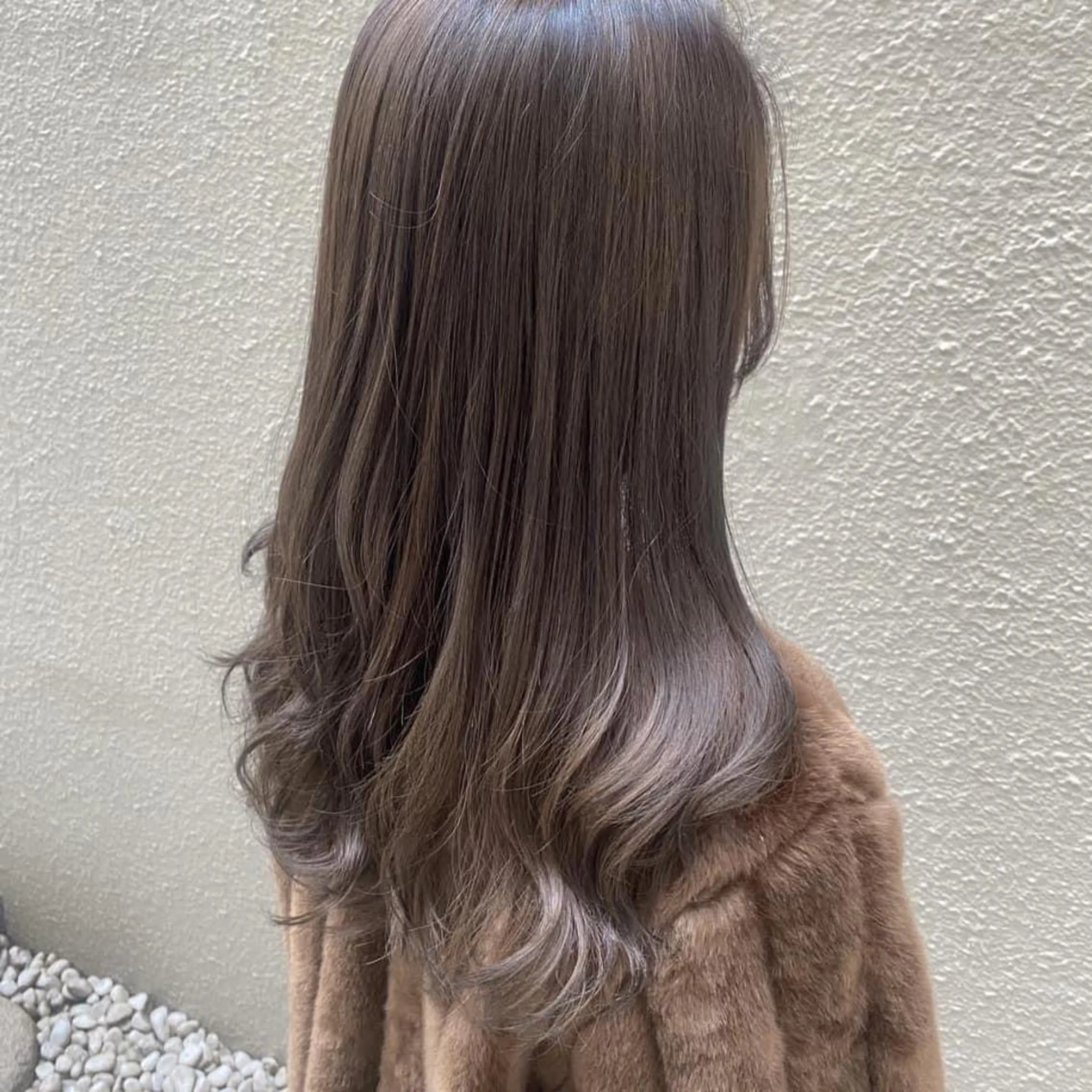 セミロング ブリーチなしカラー/ 顔周りレイヤーカットのヘアスタイル