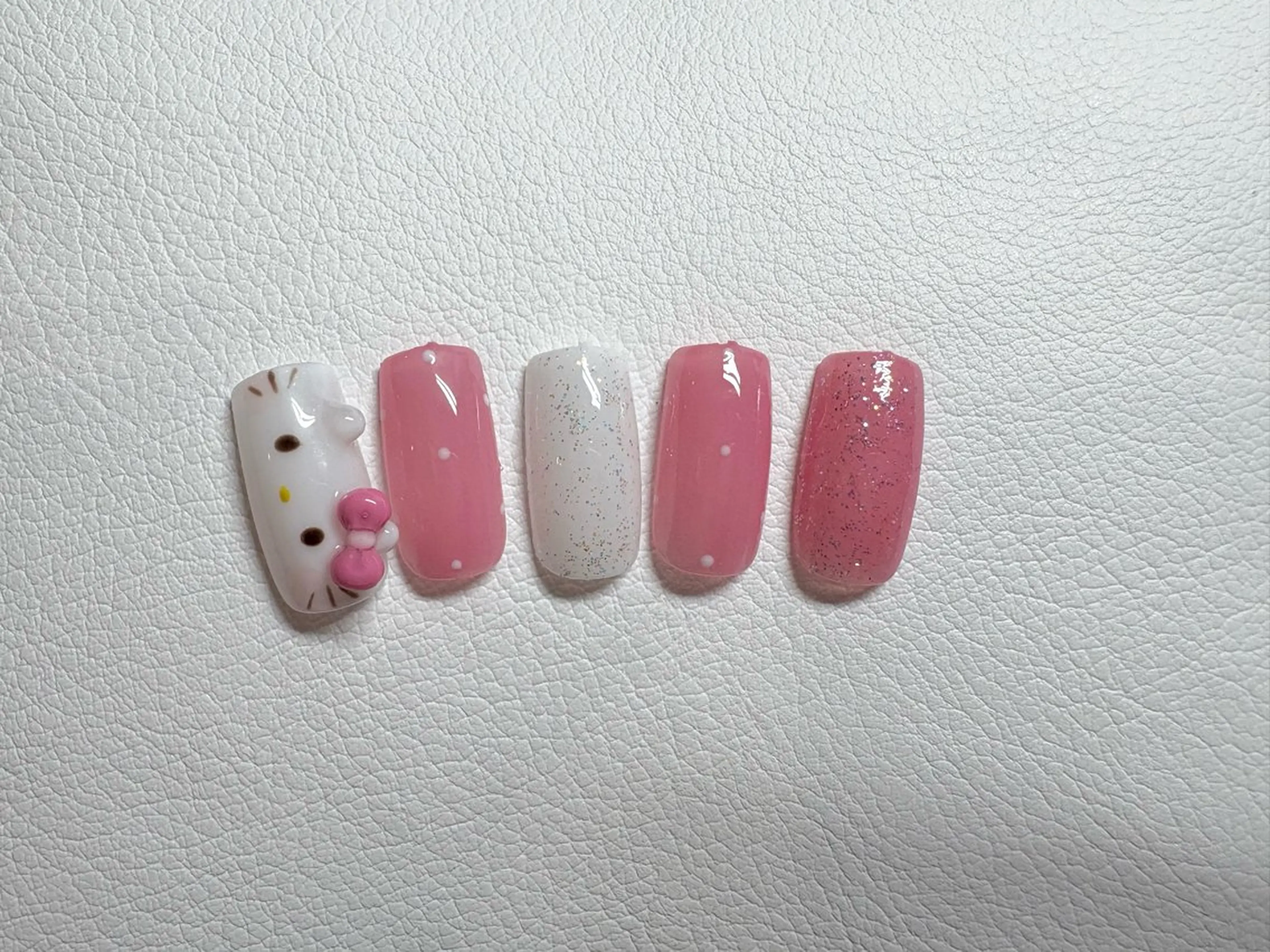 🎀ぷっくりキティーネイル🎀　オフ込みの写真