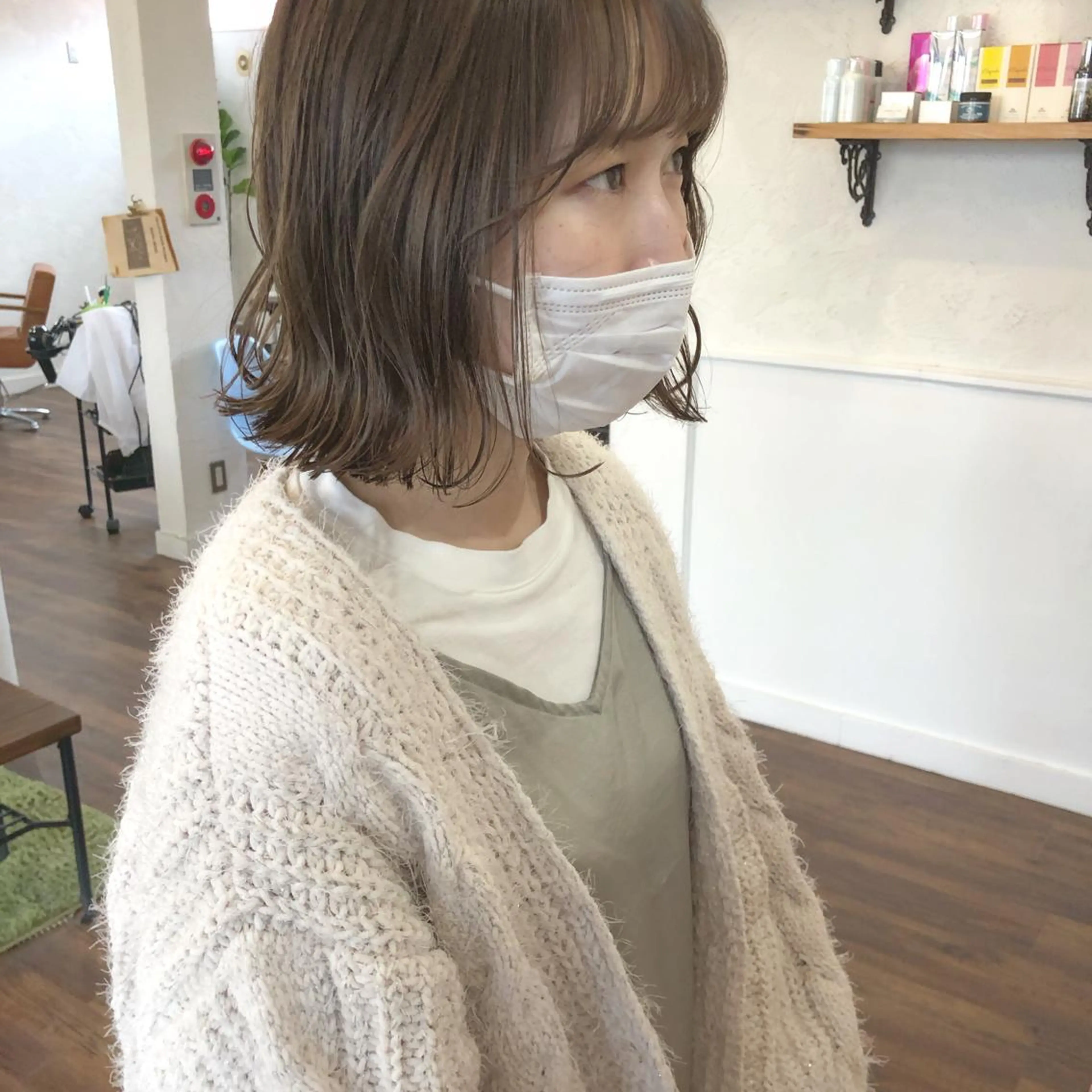ショート カラー グレージュ ミルクティーグレージュ ヘアカラー トリートメント 江原 彩華のヘアスタイル