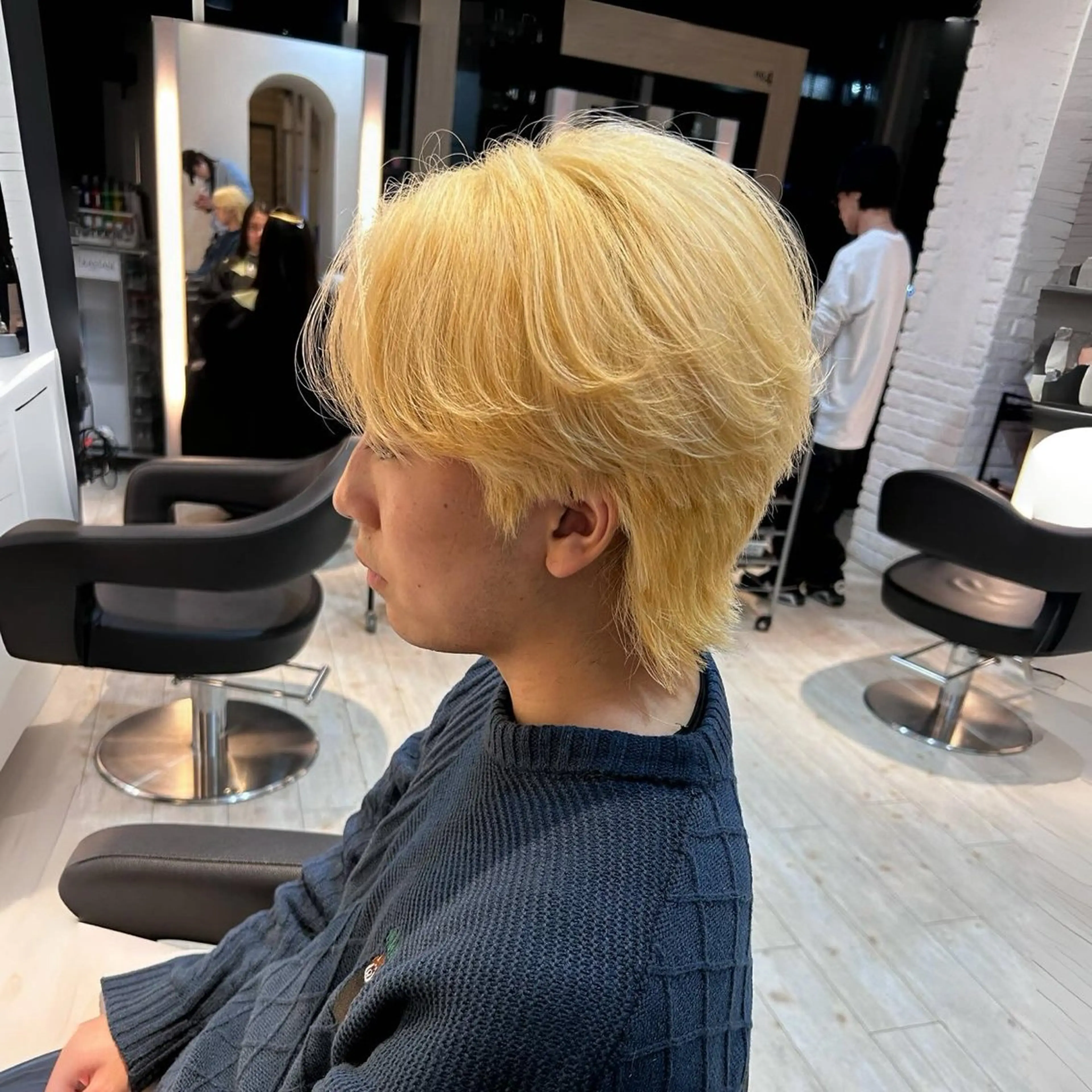 カラー メンズ メンズブリーチ ブリーチ 抜きっぱなしブロンド ブロンド カット ヘアカラー トリートメント 有働由良／ハイトーン ／韓国メンズヘアのヘアスタイル