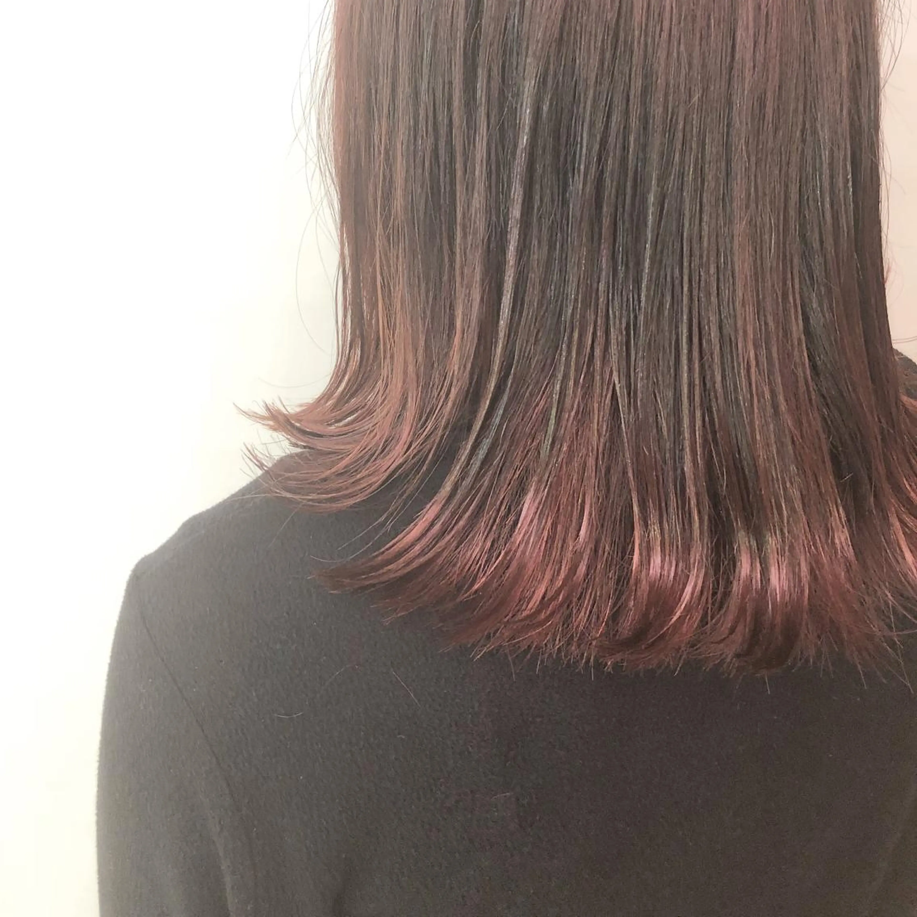 ミディアム カラー レッドカラー 切りっぱなしロブ カット ヘアカラー トリートメント 齋藤 咲のヘアスタイル