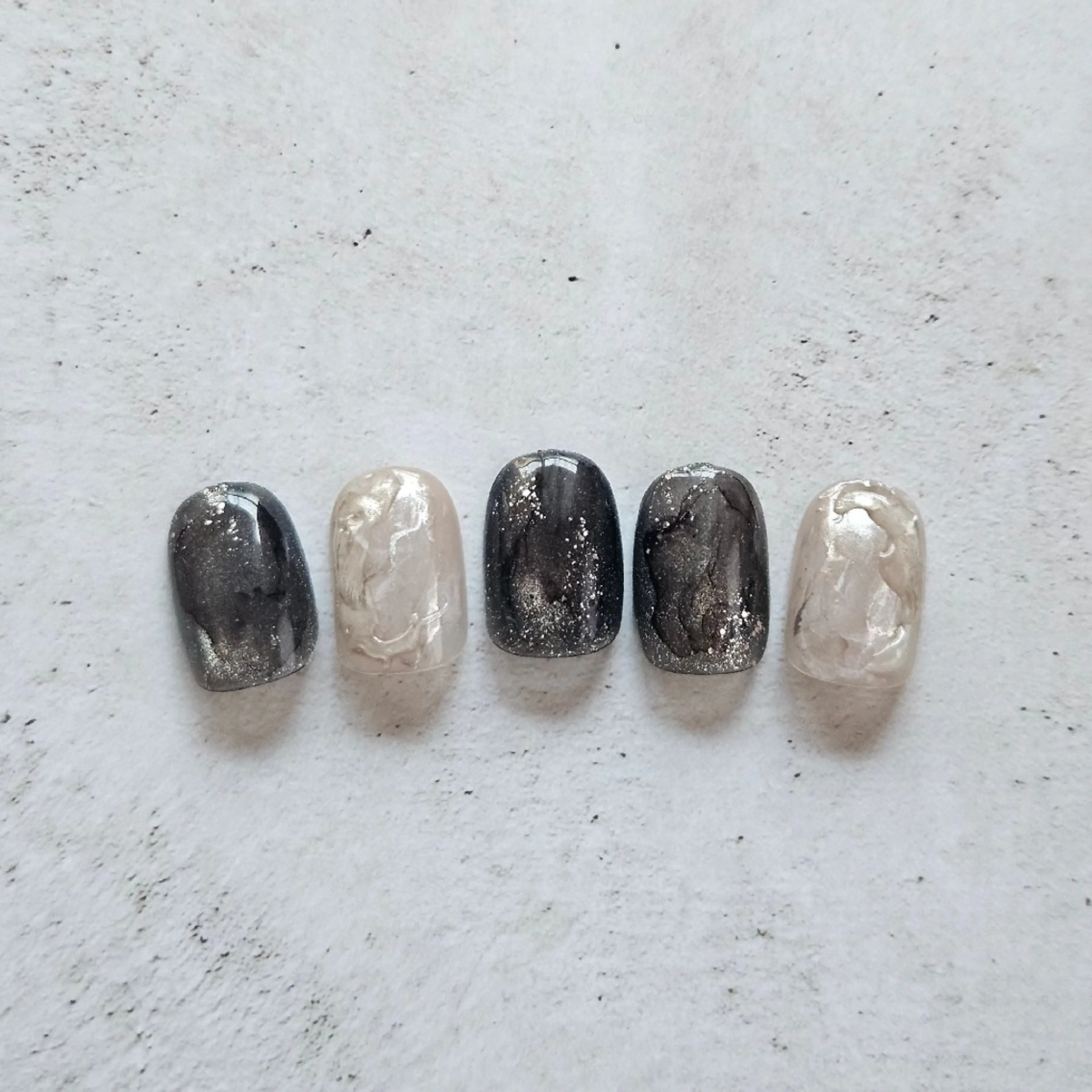 ネイル キラキラネイル マグネットネイル 冬ネイル クリスマス ハンドネイル Nailsalon manoのネイルデザイン