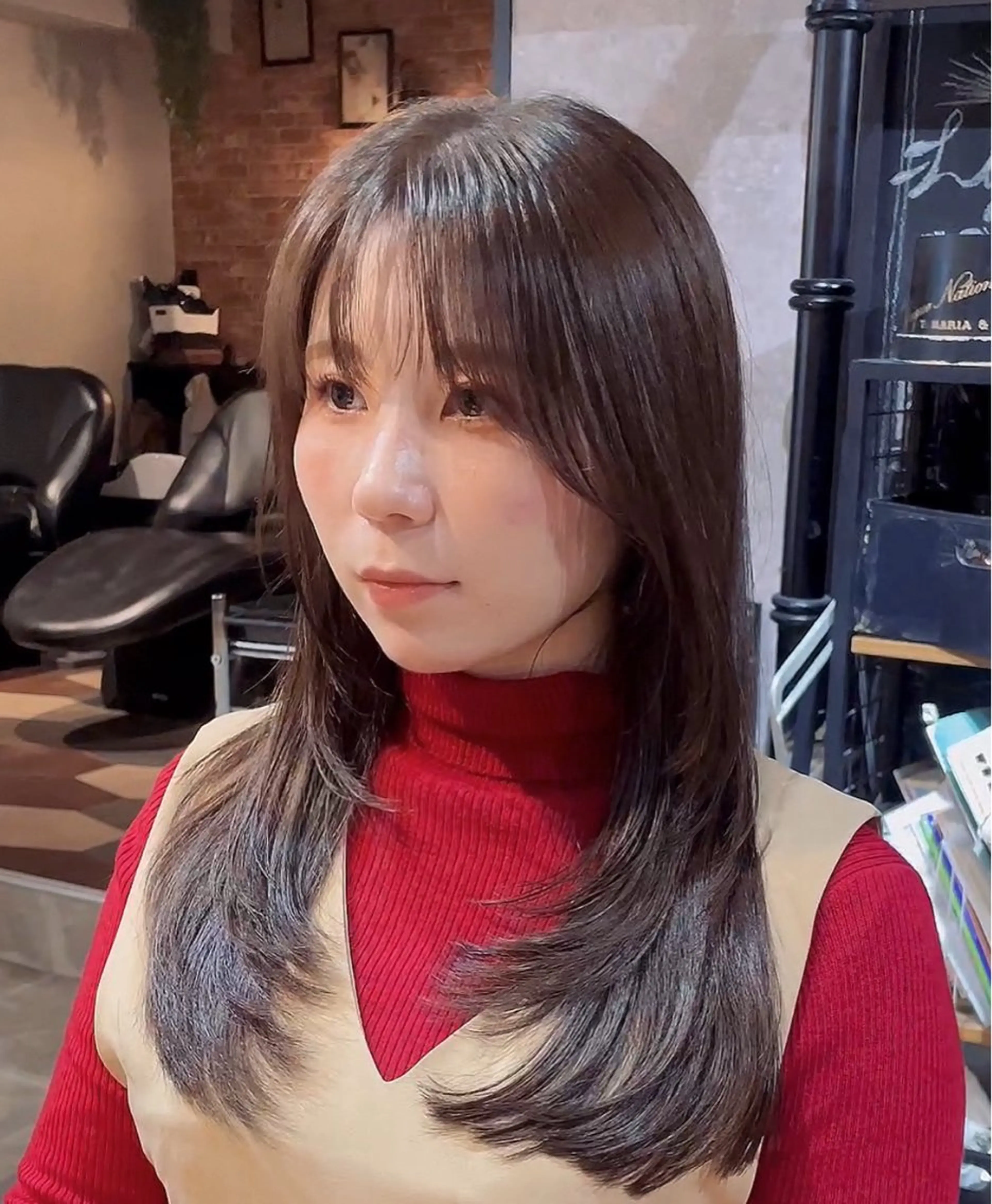 ミディアム 顔周りカット レイヤーカット カット ヘアカラー トリートメント 🫧縮毛矯正/ウルフ /レイヤー/白倉のヘアスタイル