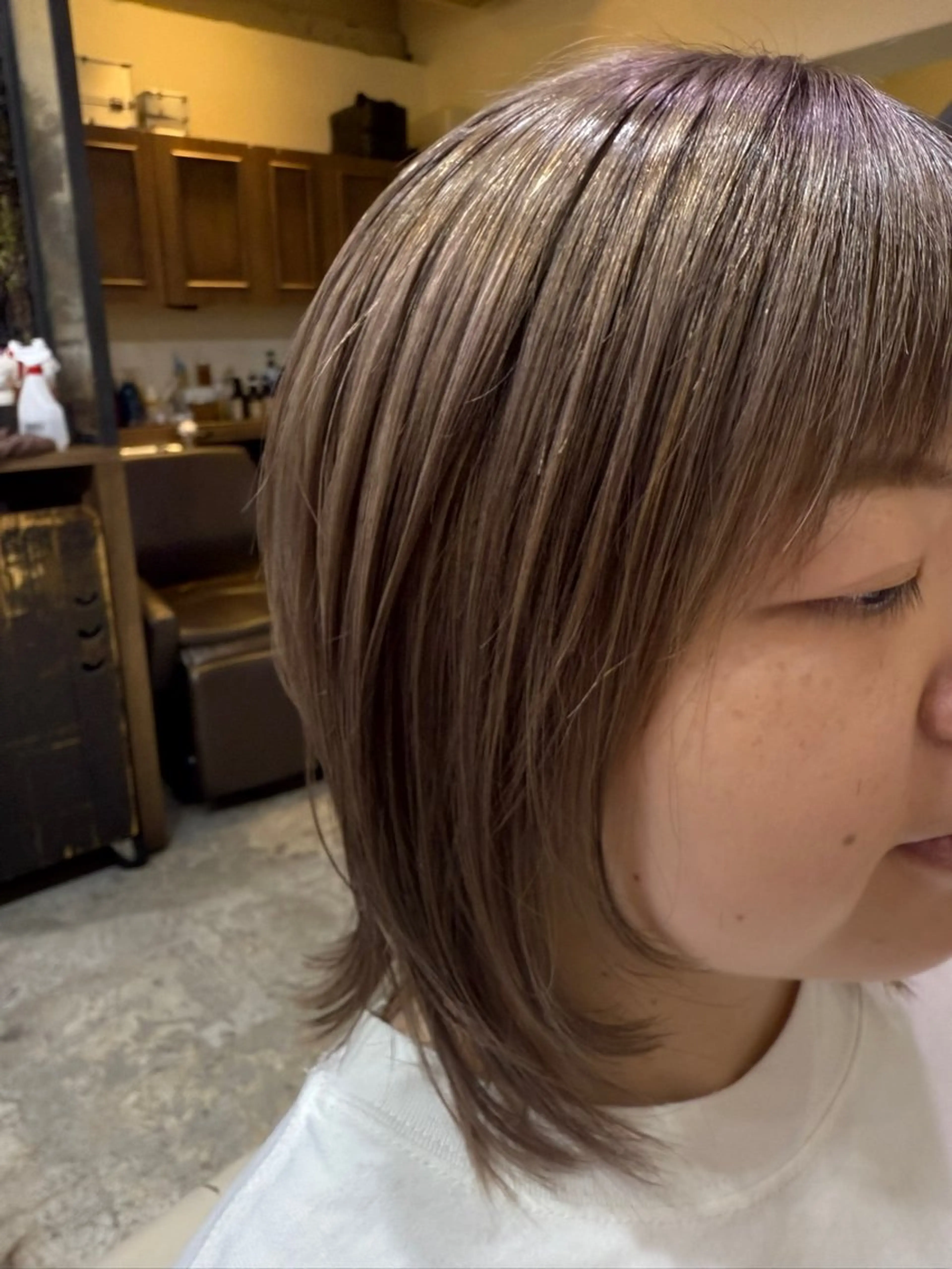 カラー ベージュカラー ブリーチ カット ヘアカラー 高橋 葵のヘアスタイル