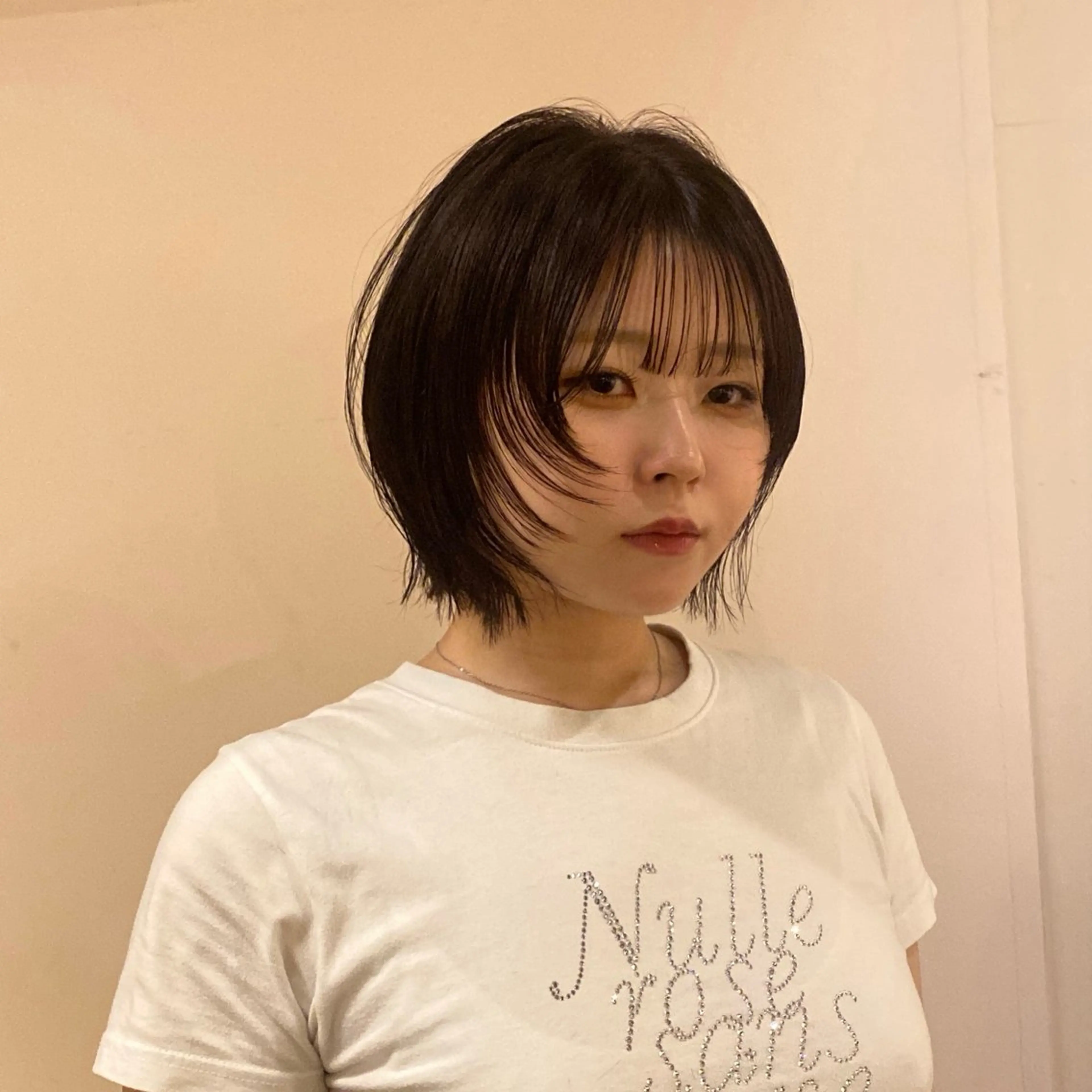 ショート カラー ボブレイヤー ボブ くびれヘア くびれレイヤー レイヤーカット hair salon 束sok所属・ナホ/ハイトーン/ ショートカットモデルのヘアスタイル