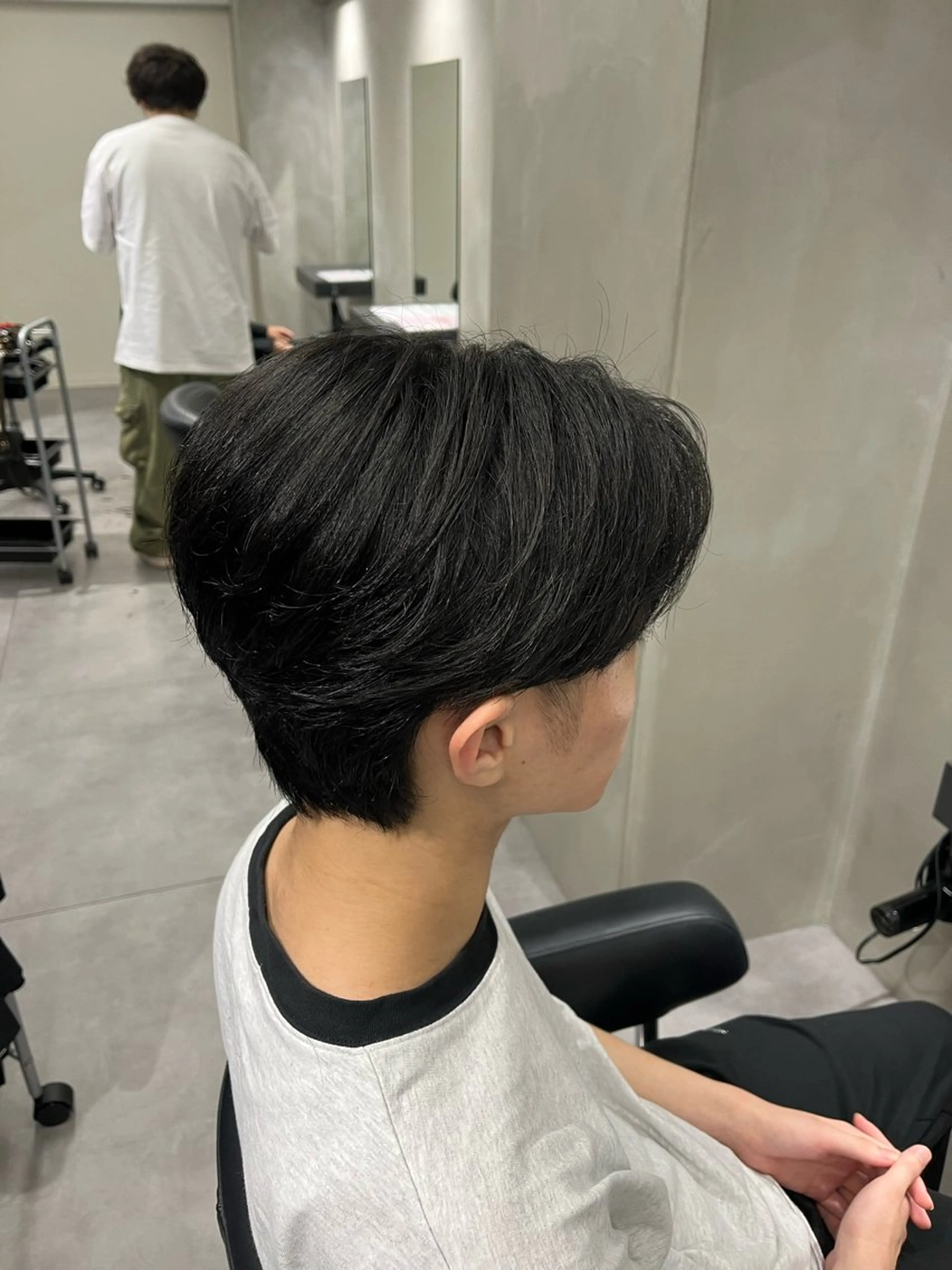 ミディアム メンズ センターパート メンズウルフカット ウルフカット 🐦‍🔥フェザーパ ーマ🐦‍🔥きるやのヘアスタイル