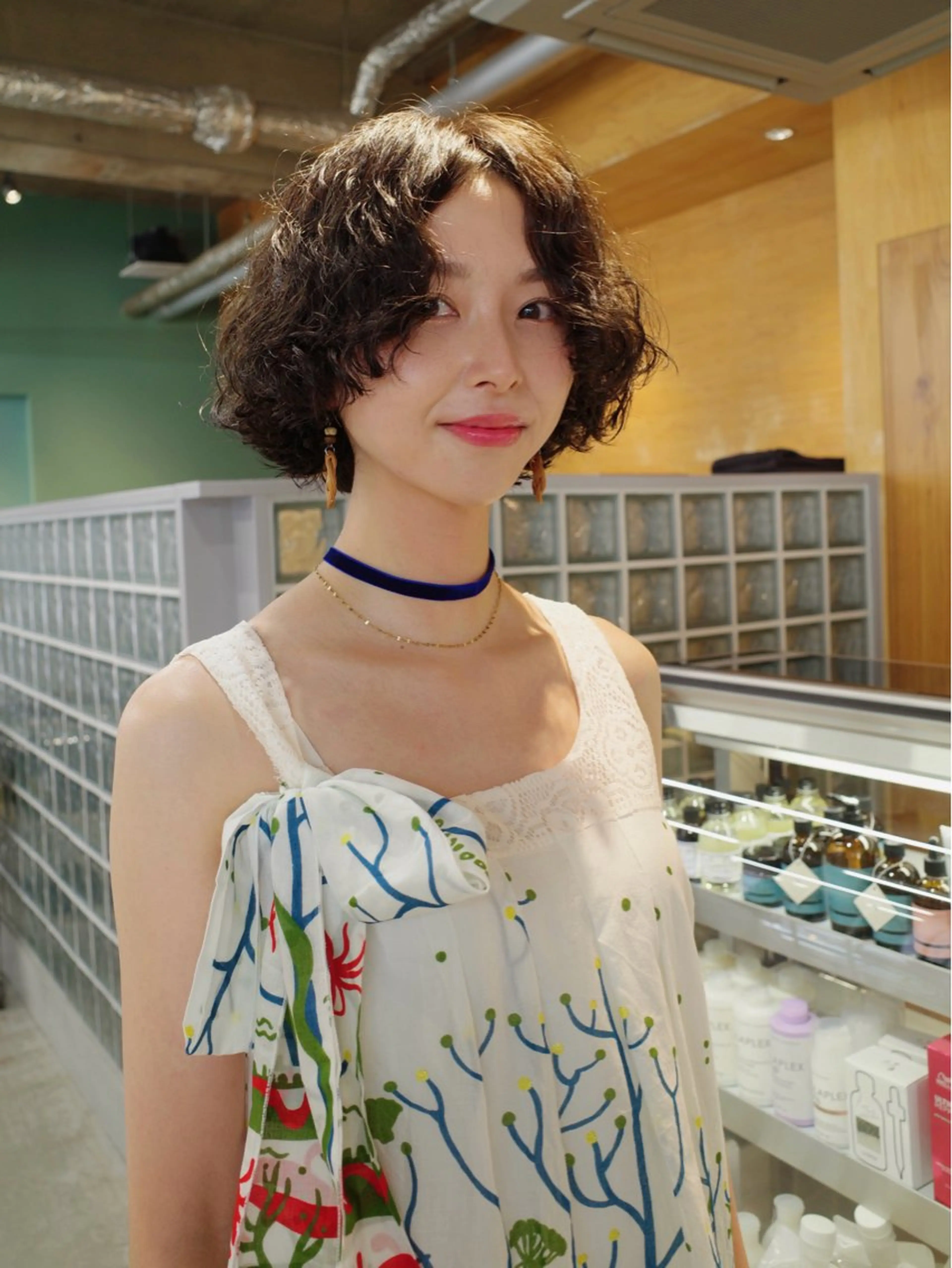 <8,9月新規限定>デザインカット+透明感ケアカラー(マイクロバブル、Aujua Sh,Tr使用)の写真