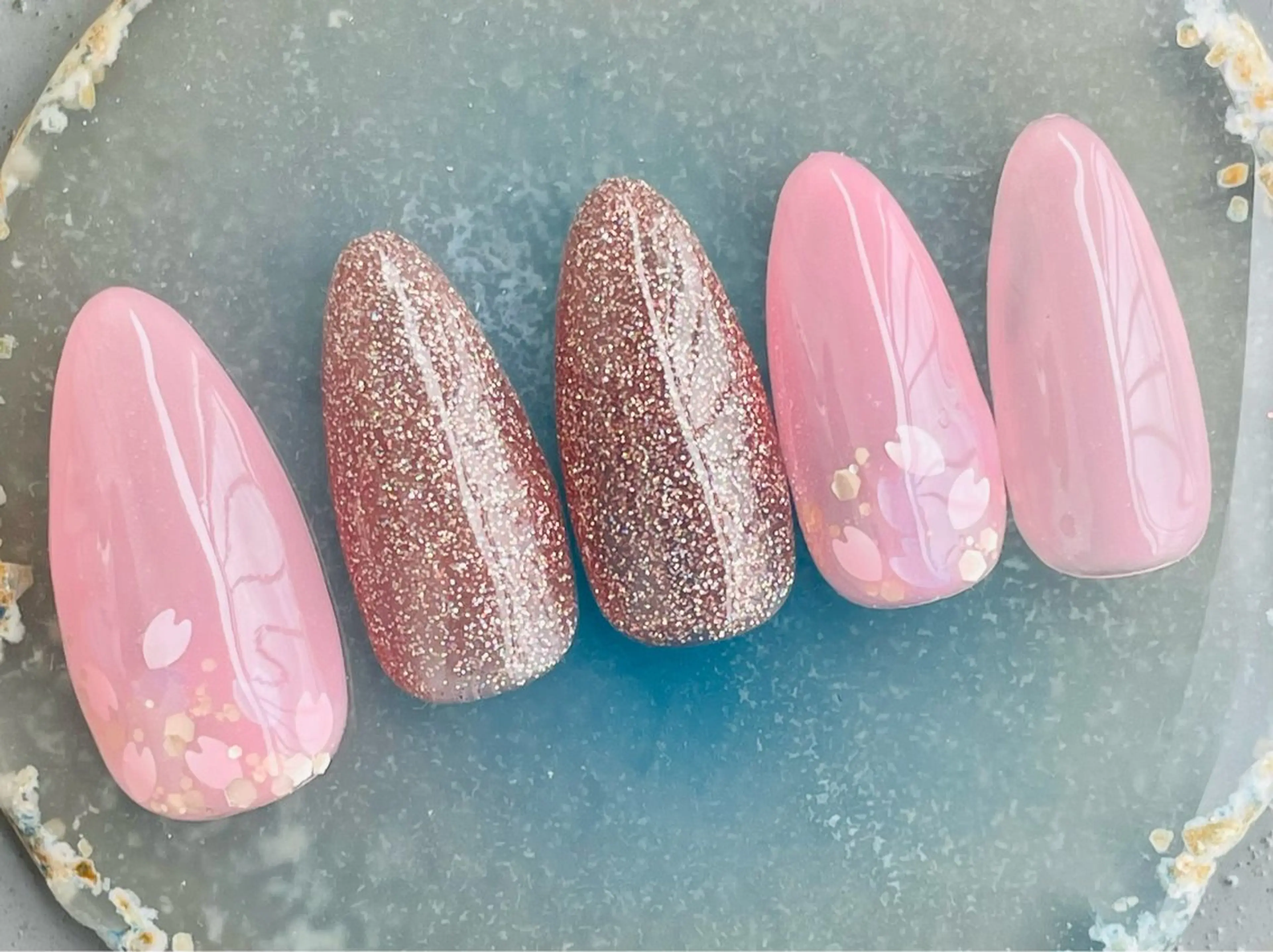 ネイル ホログラムネイル 春ネイル koto nails所属・koto nailsのネイルデザイン