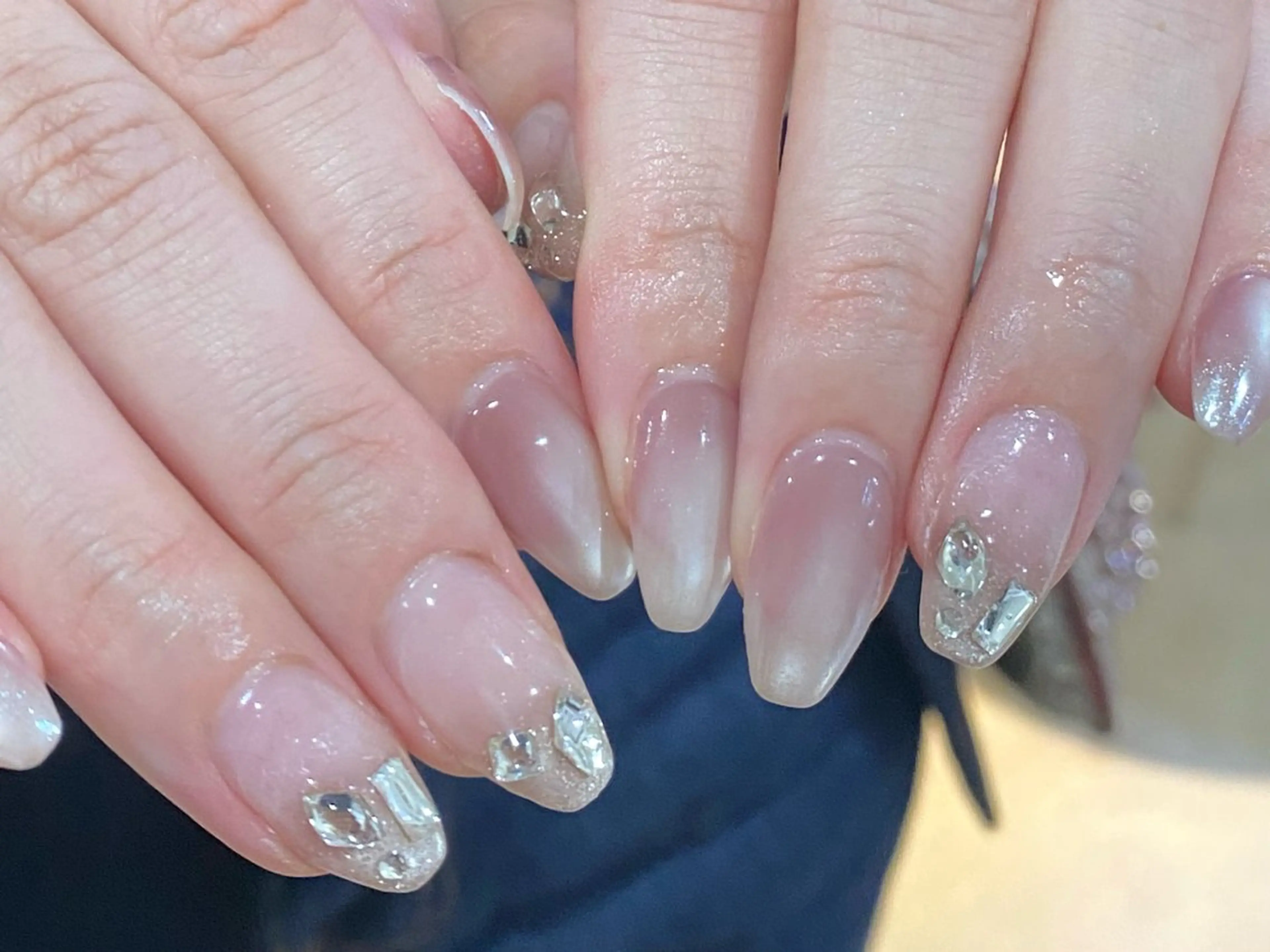 ネイル グラデーション 氷ネイル・うるうるネイル キラキラネイル 韓国ネイル マグネットネイル ハンドネイル Bianca 栄店 Nishikawaのマツエク・マツパデザイン