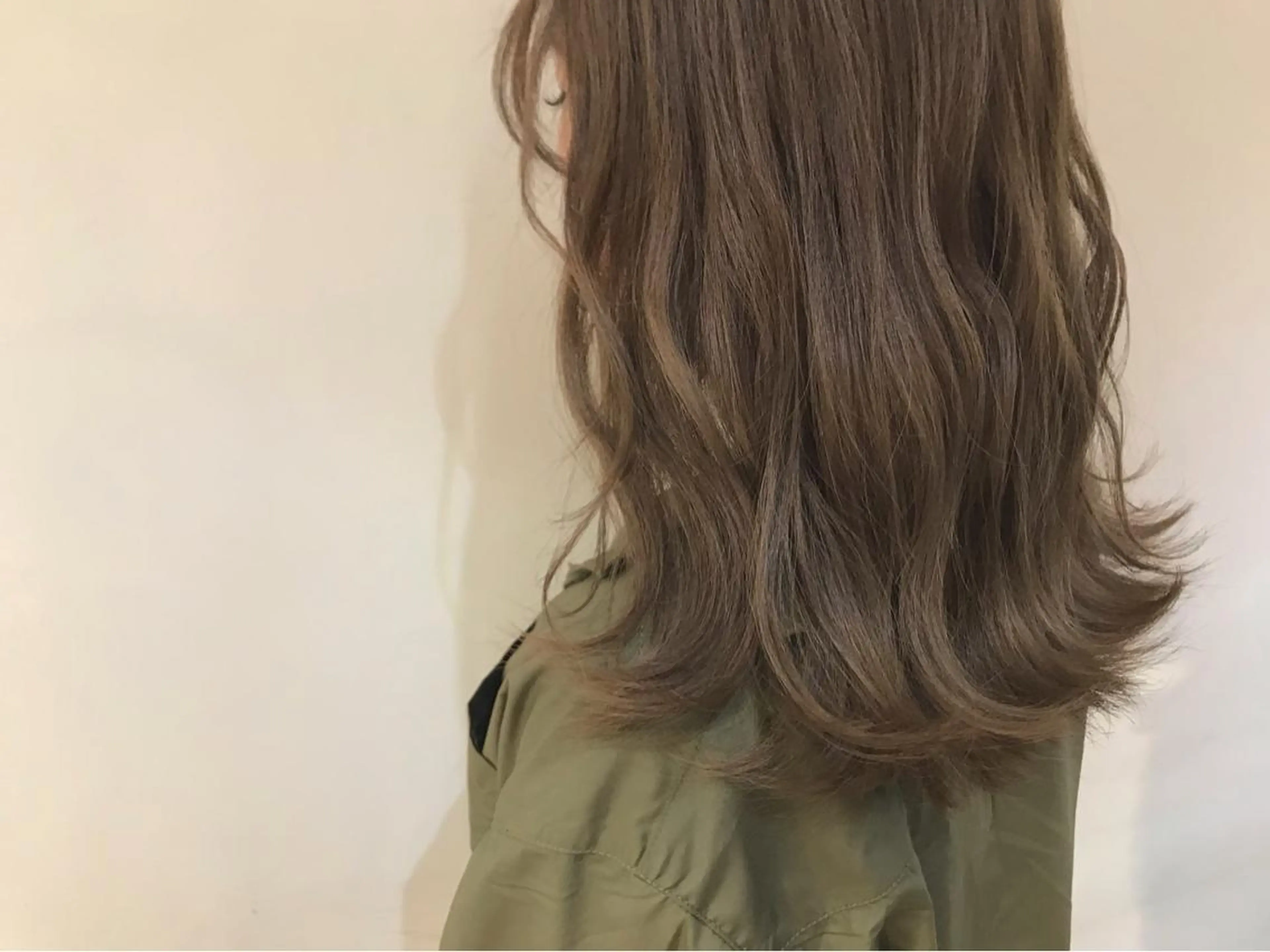 ミディアム カラー ヘアアレンジ ベージュカラー ブリーチ ヘアカラー ヒロミ/アレンジ/ アンニュイ/透け感のヘアスタイル