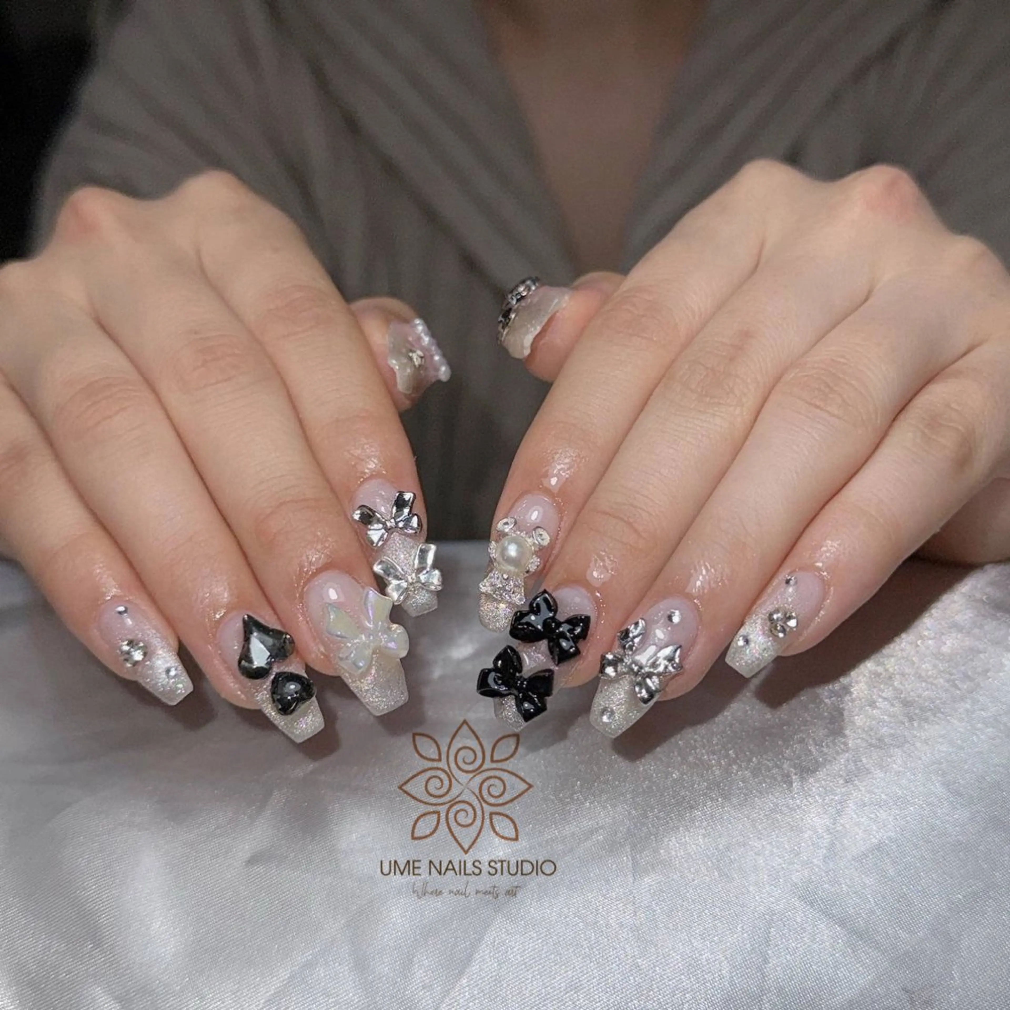 ネイル チークネイル クリアネイル ガーリー キラキラネイル 韓国ネイル ハンドネイル Ume Nail Studioのネイルデザイン