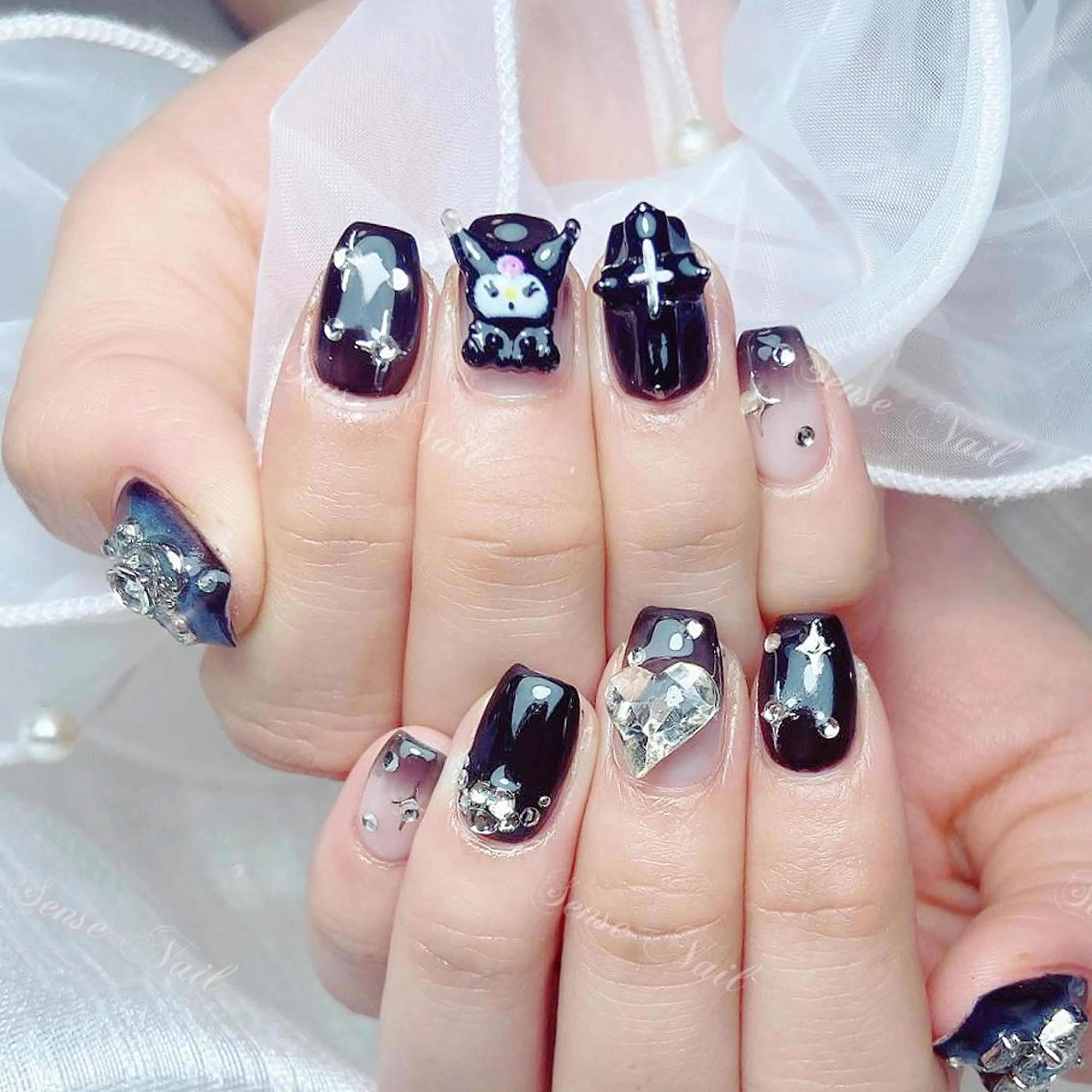 ネイル Queening 🦋のネイルデザイン