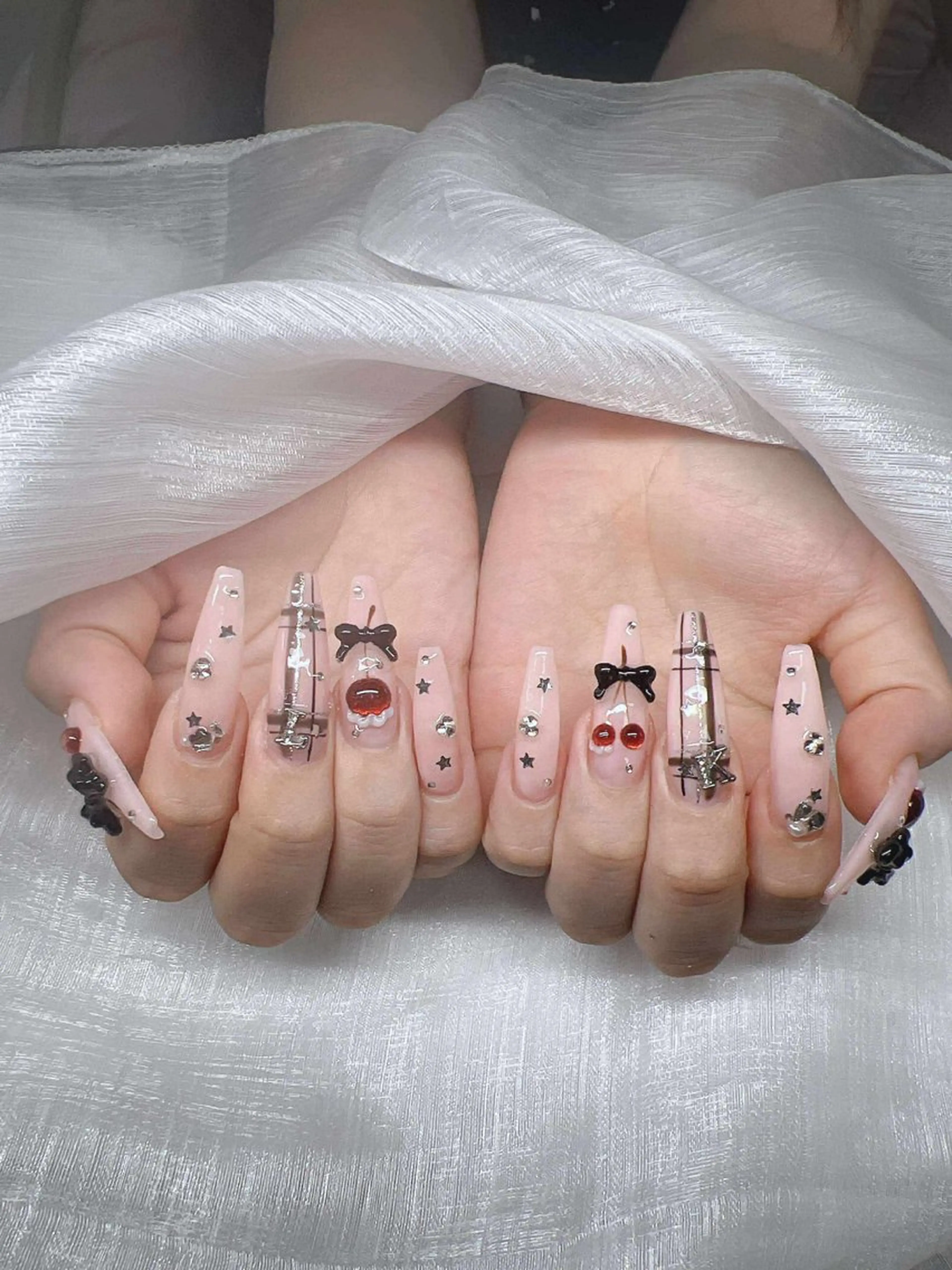 ネイル 長さ出し グラデーション 卒業式 キラキラネイル マグネットネイル ハンドネイル Lee Nailsのネイルデザイン