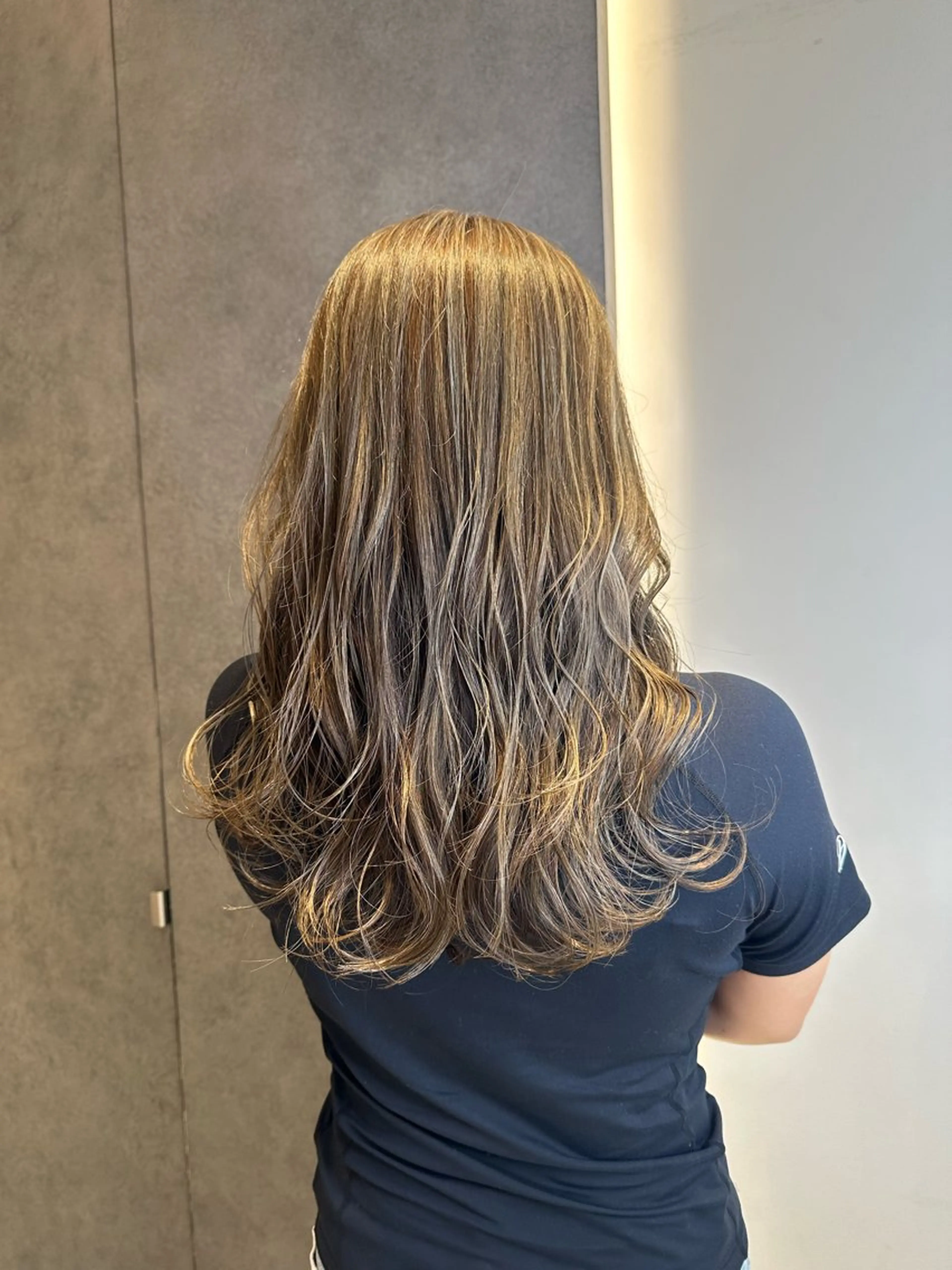 ロング カラー ブリーチ イヤリングカラー ハイライトカラー インナーカラー ボブ 巻ける縮毛矯正/艶 カラーchika🩵のヘアスタイル
