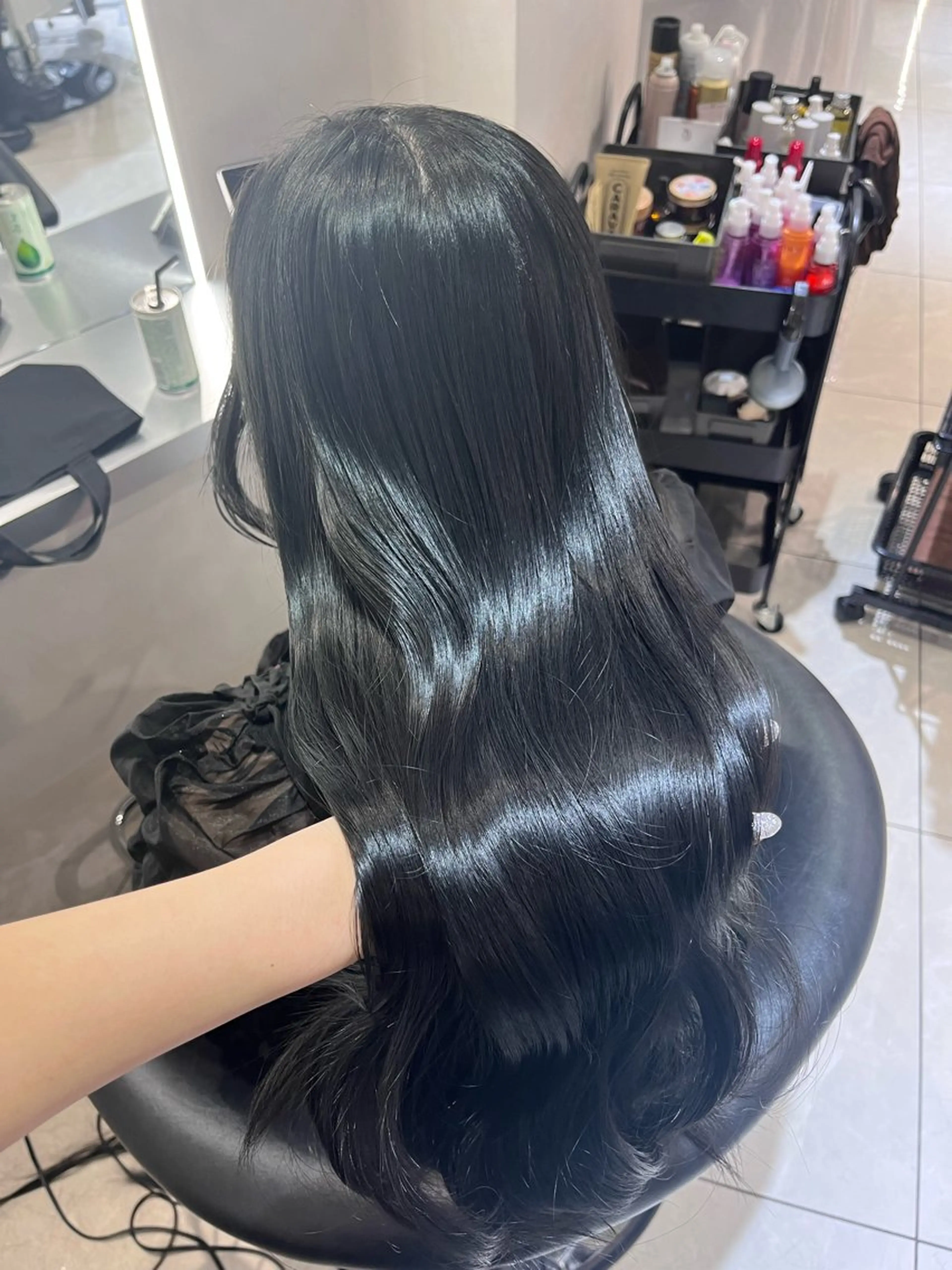 ロング カラー ブルーカラー ブルージュ 透明感カラー ネイビーカラー MITSUKI🤍 モテ髪×韓国レイヤーのヘアスタイル