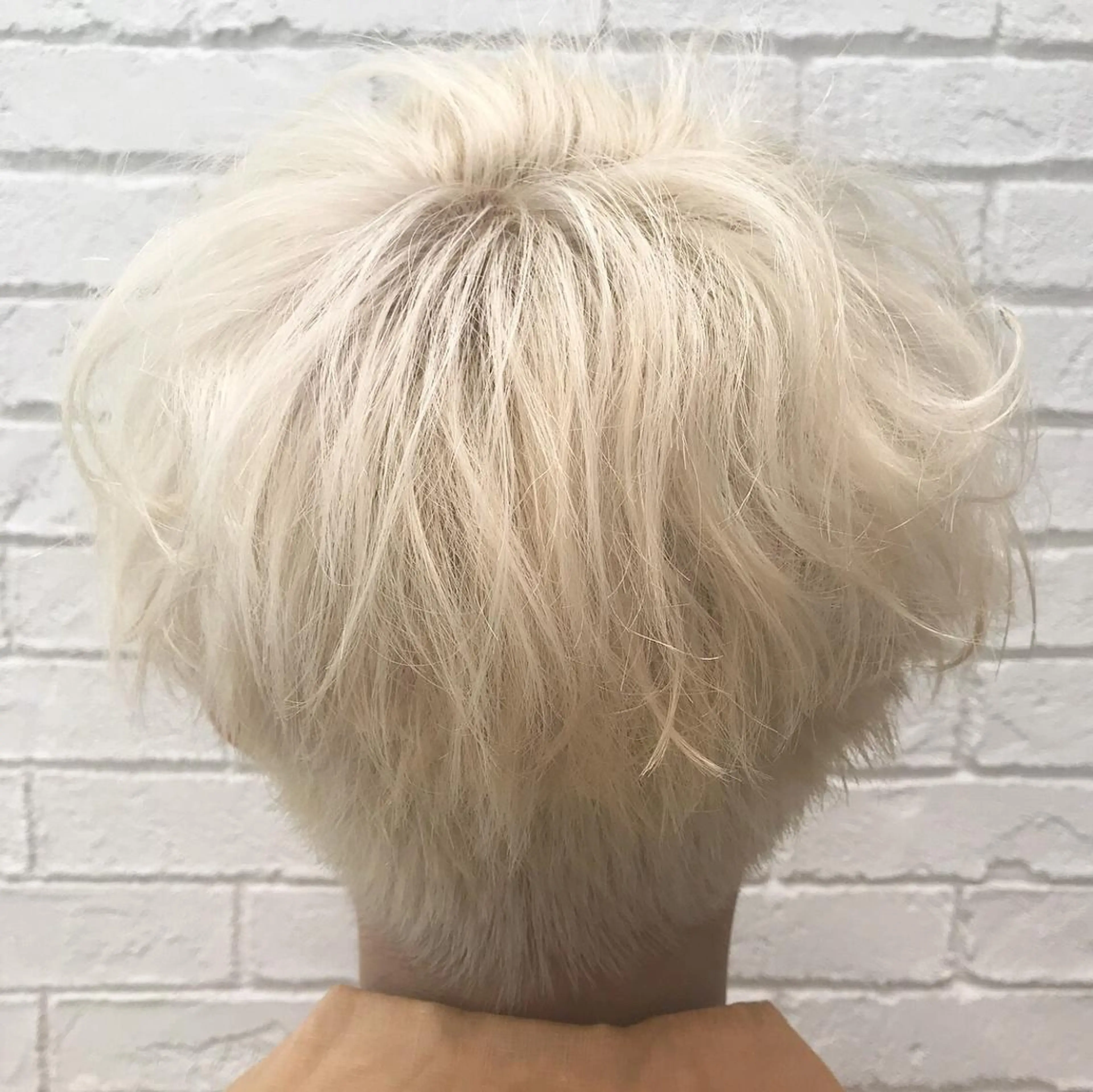 ショート カラー メンズ メンズブリーチ ブリーチ カット ヘアカラー トリートメント 松岡 恭弘のヘアスタイル
