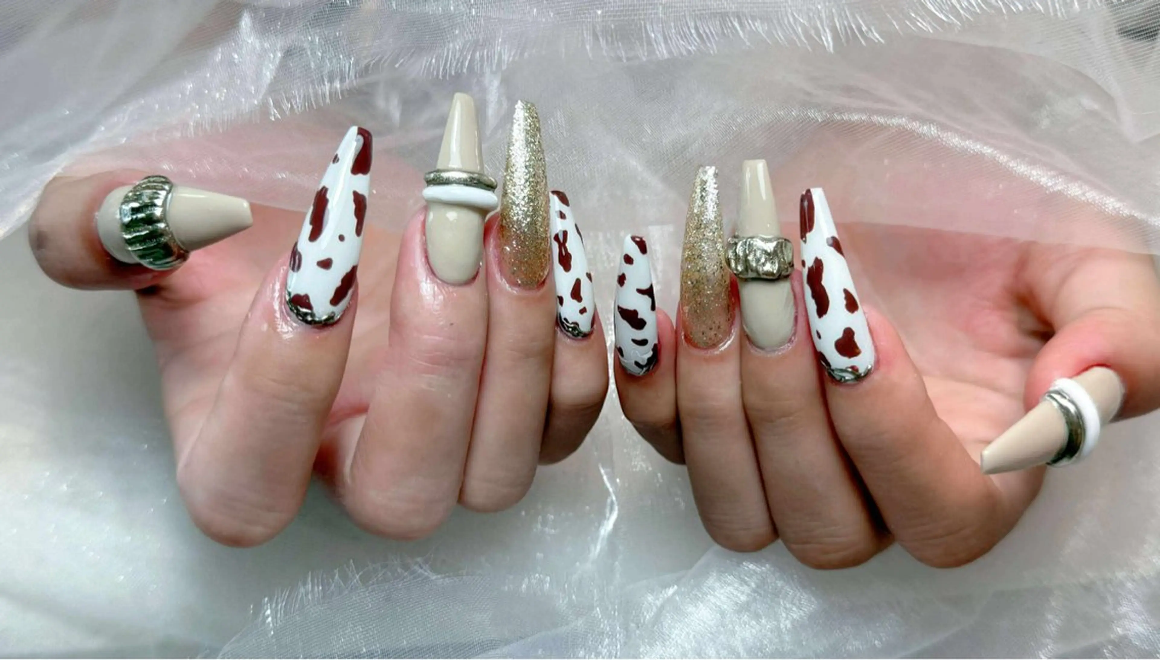ネイル チークネイル ハート ホログラムネイル ミラーネイル ニュアンスネイル ハンドネイル Nie Nail Shinokuboのネイルデザイン