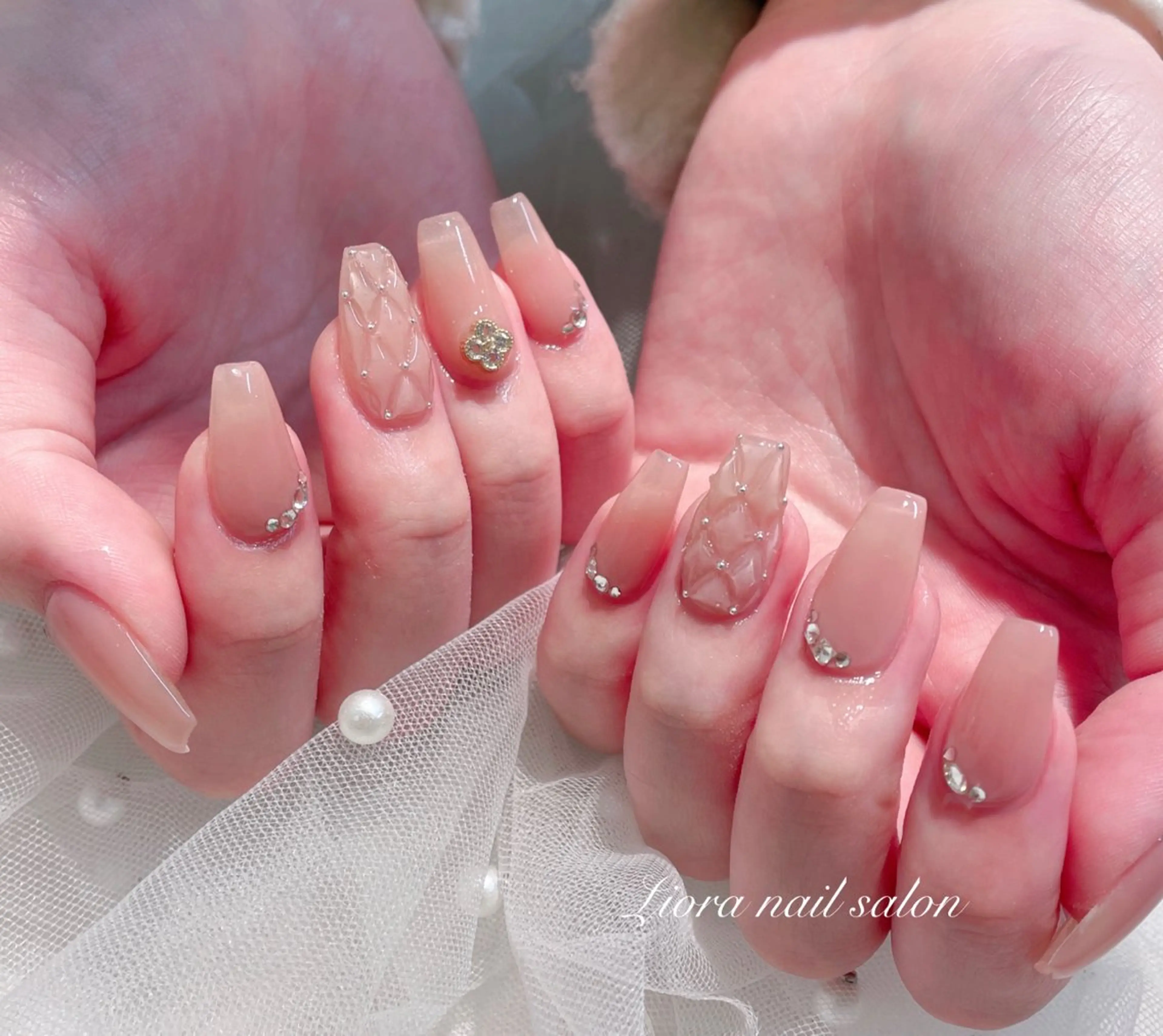 ネイル フレンチネイル ジェルネイル ガーリー グラデーション キラキラネイル ハンドネイル Liora ネイルサロン所属・Liora nail salonのネイルデザイン