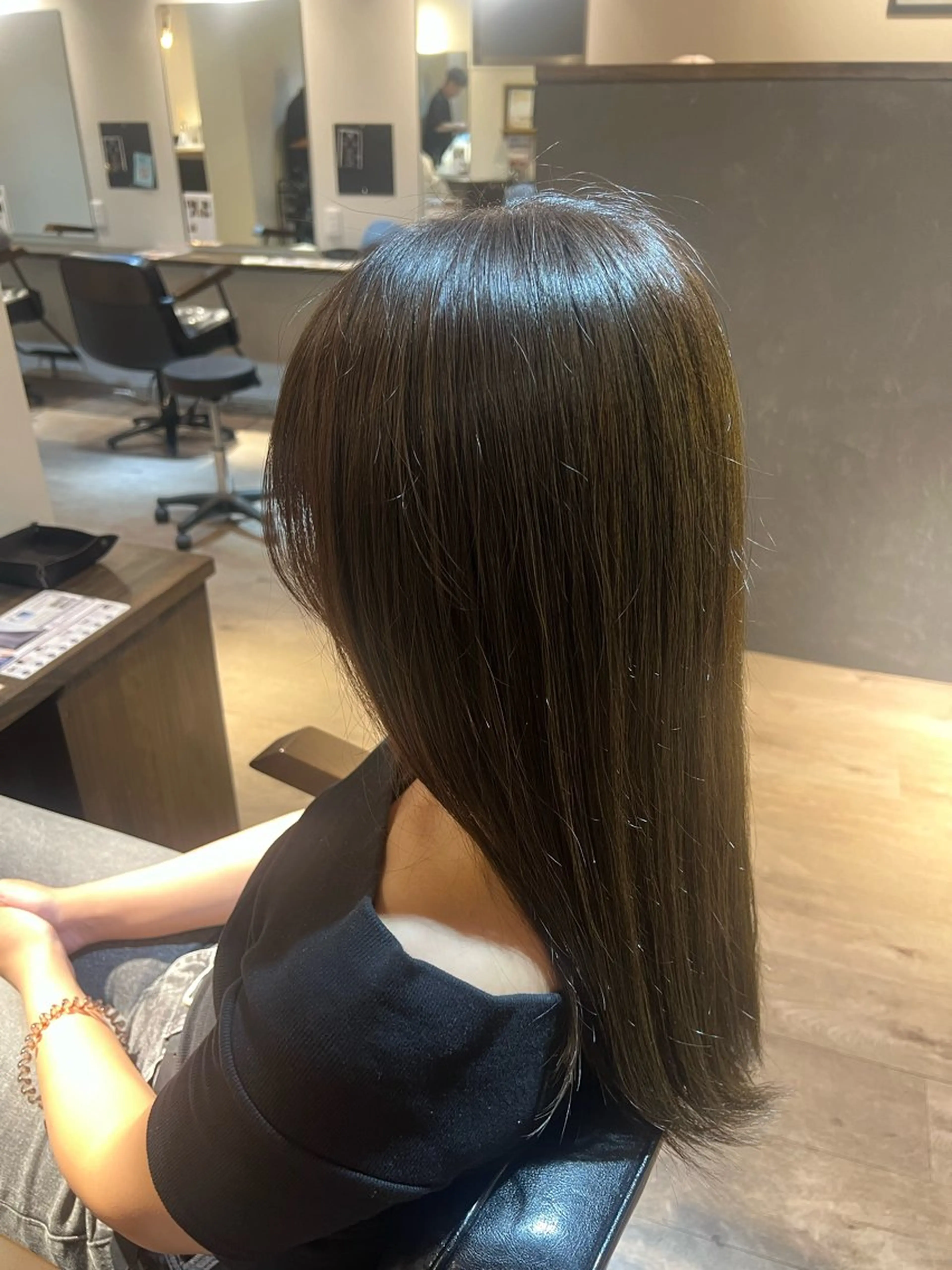 カラー ベージュカラー オリーブベージュ ヘアカラー Lit by diar所属・茅ヶ崎/韓国風カラー kouki🐒🩶のヘアスタイル