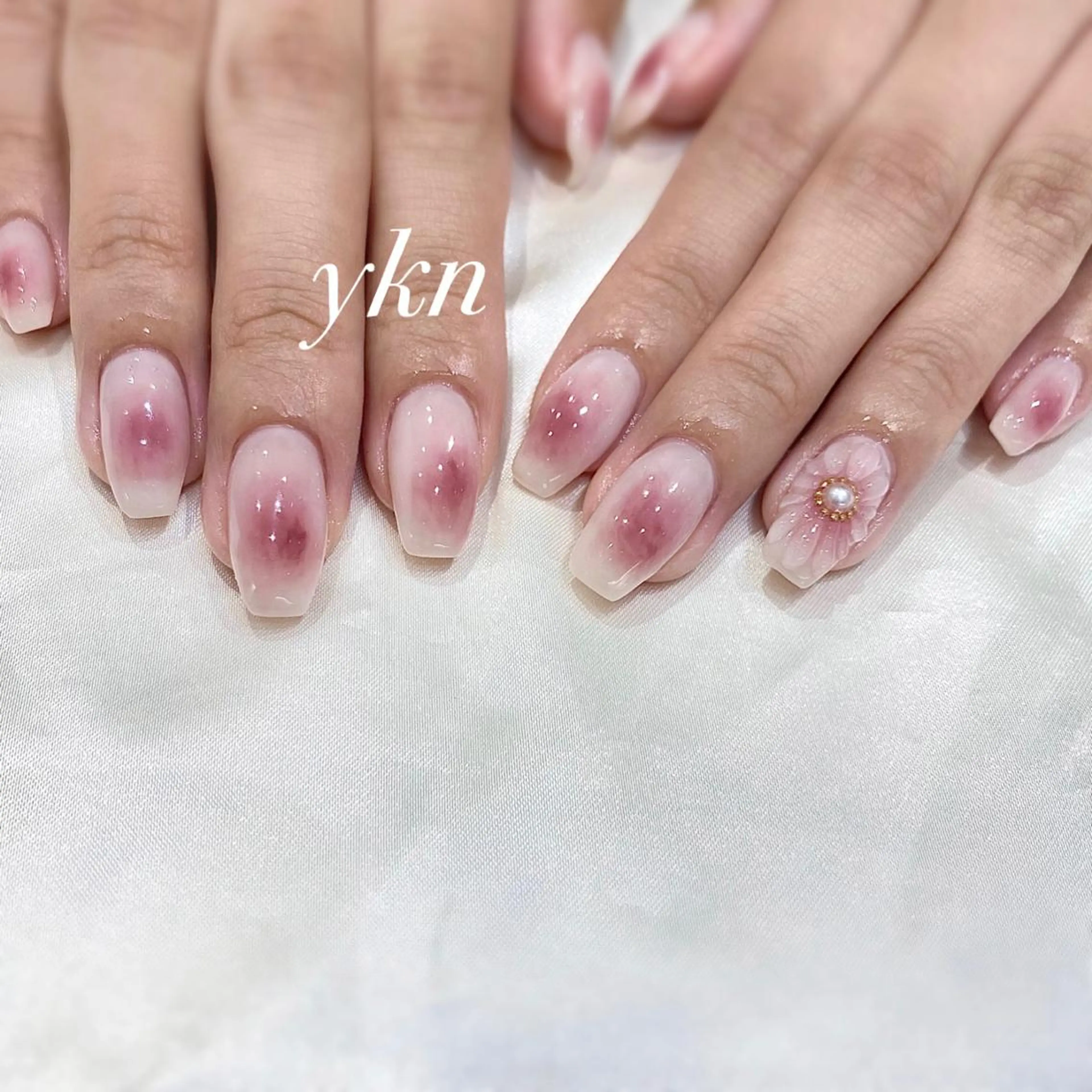ネイル チークネイル ハンドネイル melMoon .のネイルデザイン