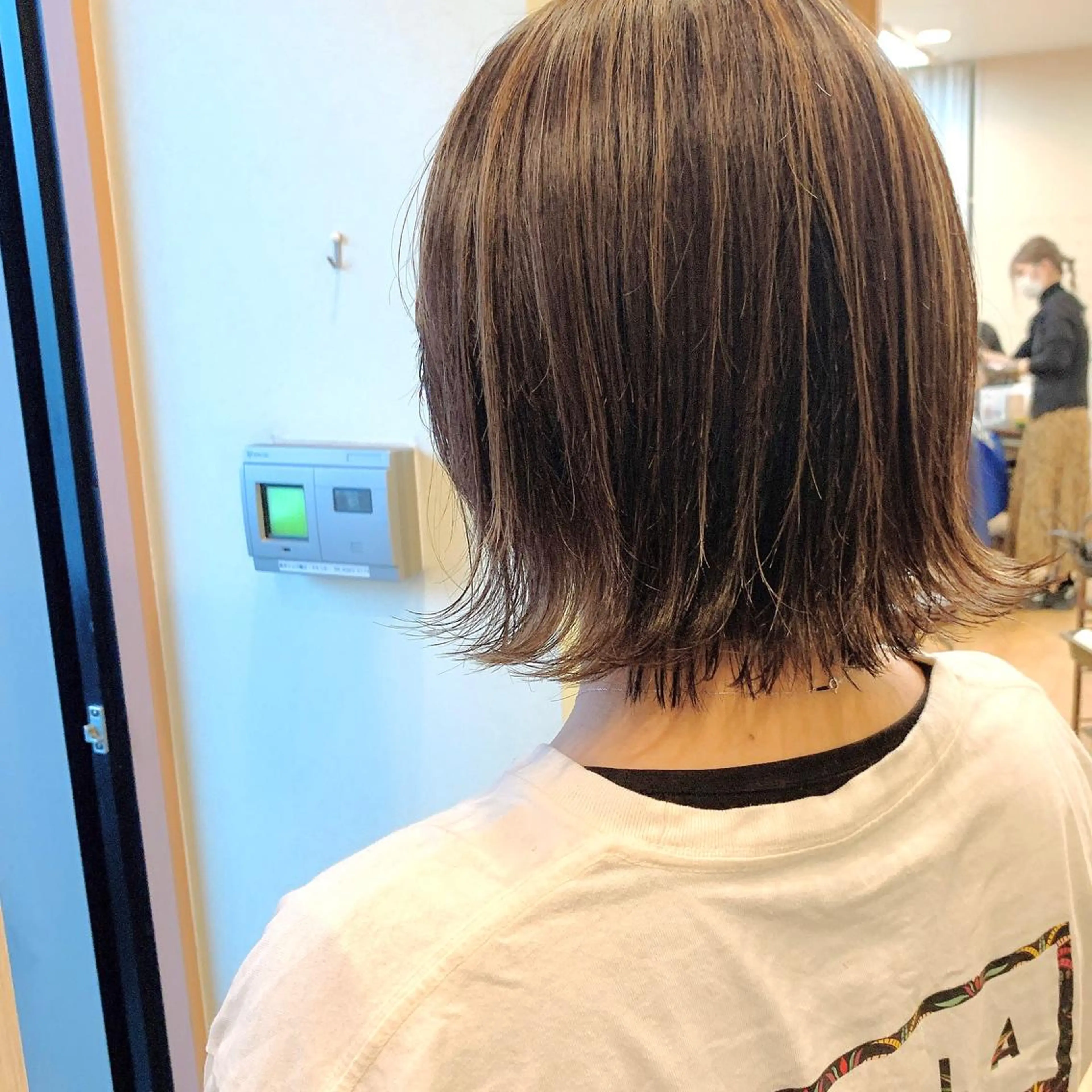 ショート カラー 切りっぱなしボブ ハイライトカラー ボブ ハイライト カット NUMBER_ ユイナのヘアスタイル