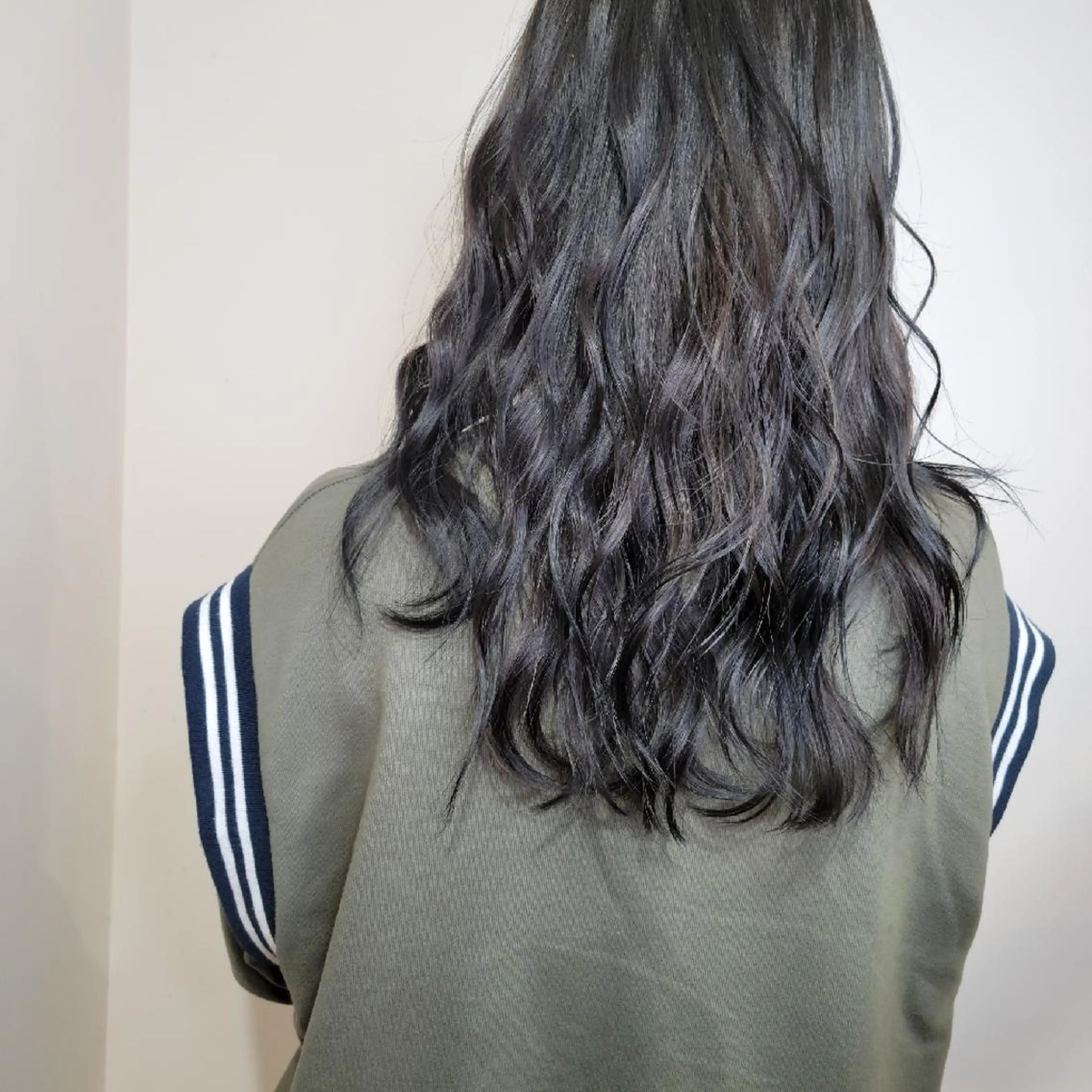 ロング アッシュ カット ヘアカラー トリートメント 🇰🇷透明感×ハイ トーン🌟tomoのヘアスタイル