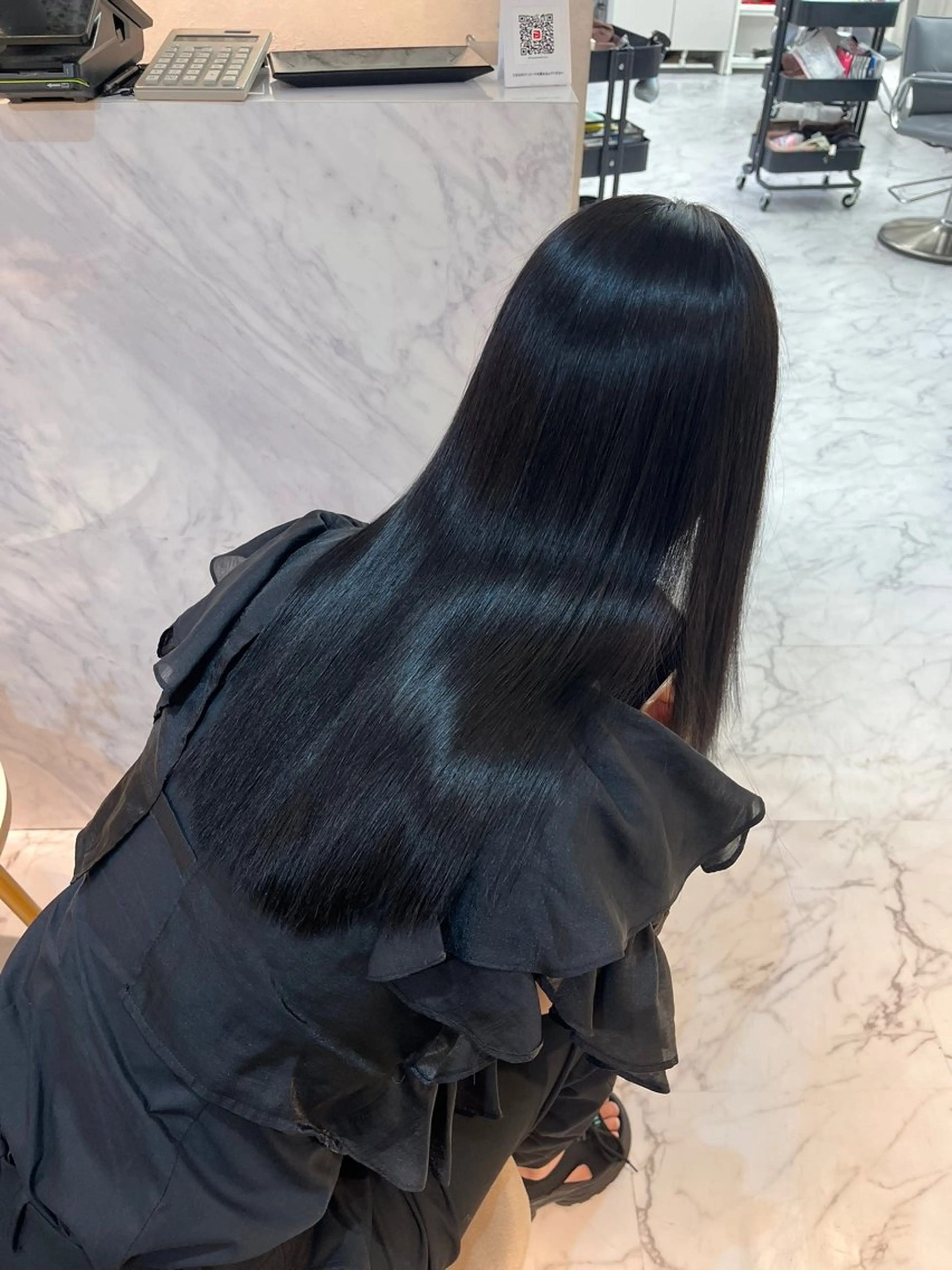 セミロング カット 縮毛矯正 トリートメント youres hair 新宿3丁目店所属・ハイトーン/艶髪 /髪質改善/柴田のヘアスタイル
