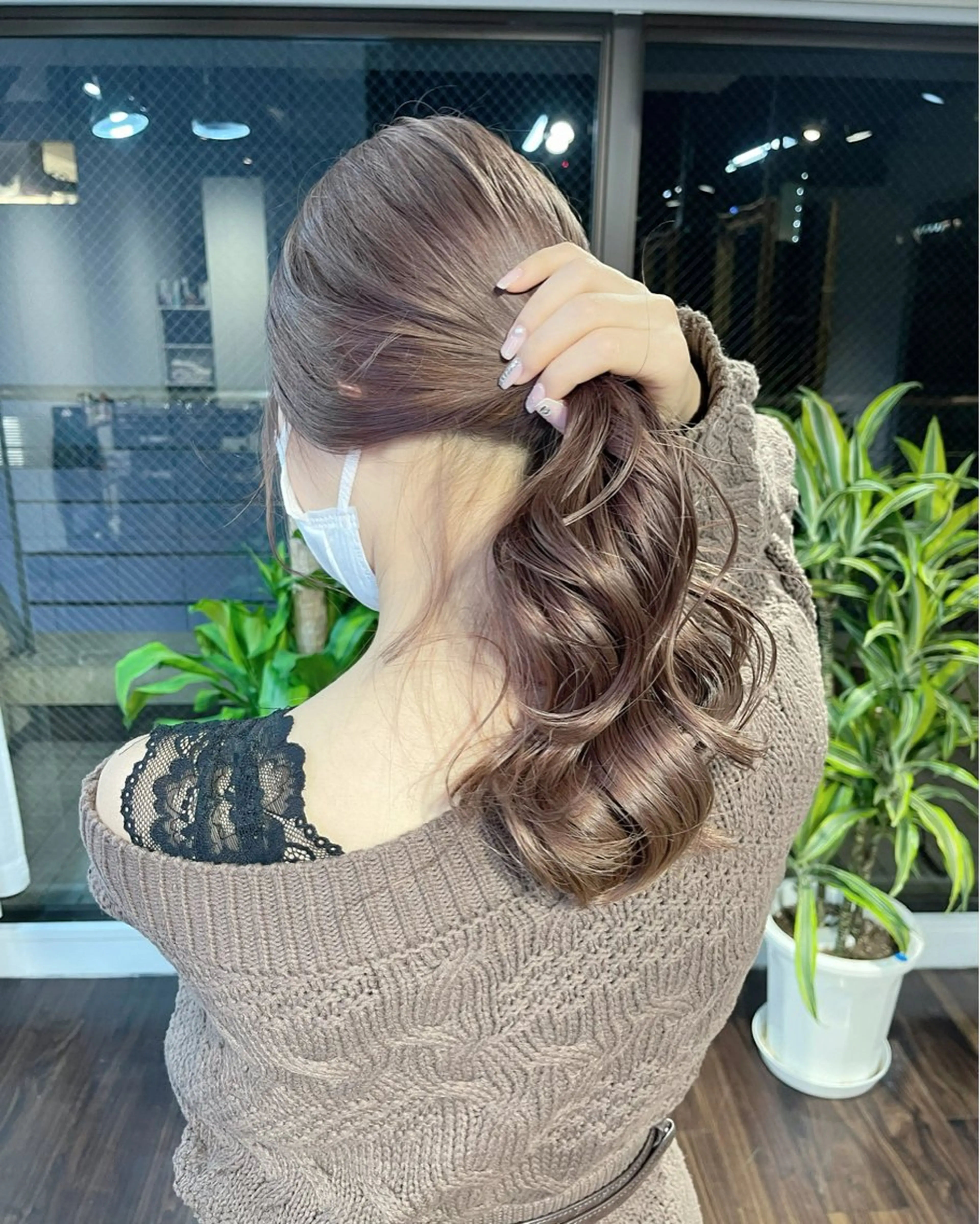 セミロング カラー ヘアアレンジ ベージュカラー ブリーチ イヤリングカラー ハイトーンカラー ミルクティーベージュ ヘアカラー トリートメント 髪質改善/縮毛矯正 ダブルカラー/Youのヘアスタイル