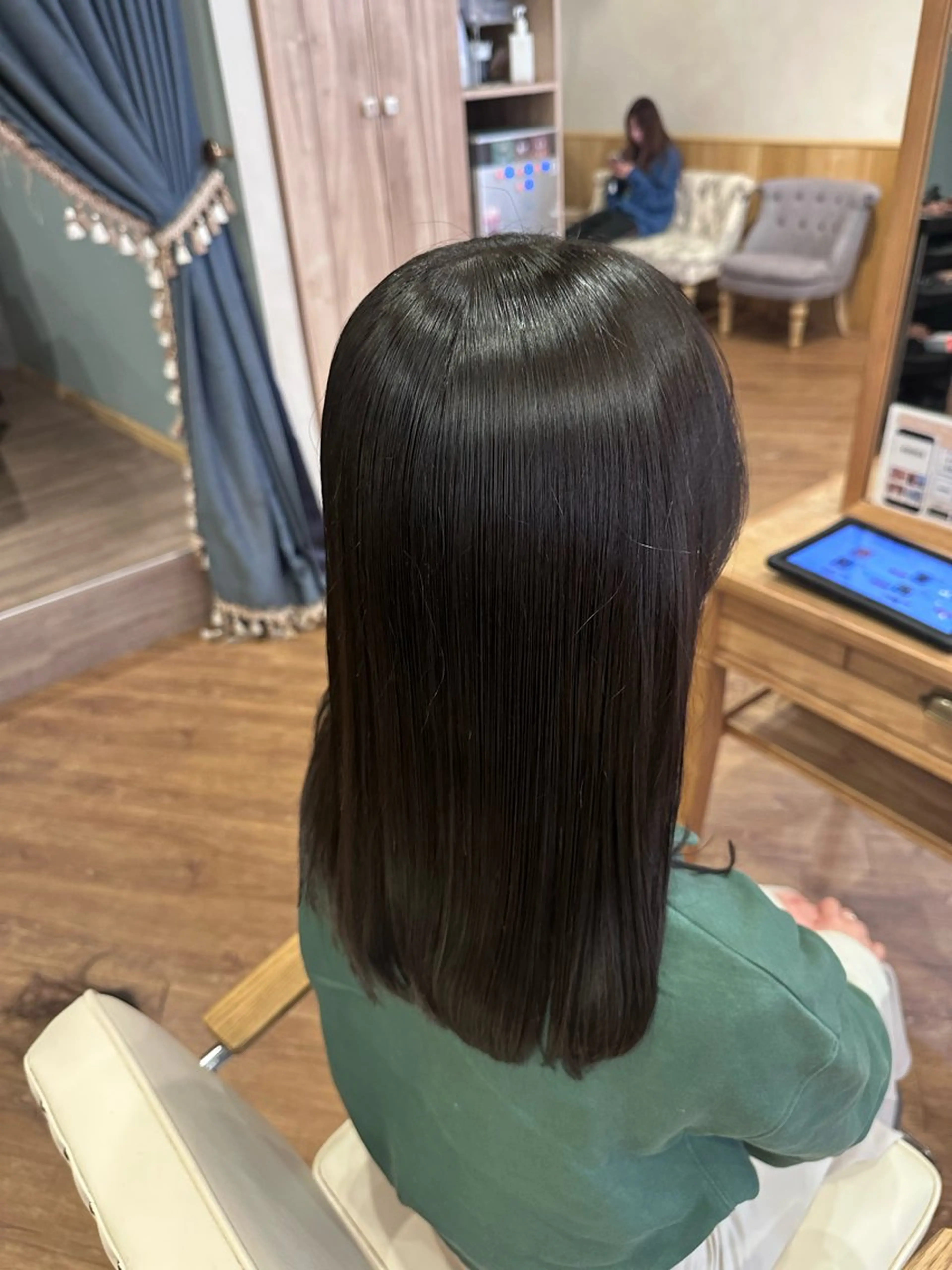 セミロング カラー 黒髪 ブルーカラー ブルーブラック 髪質改善・艶カラー HIROTOのヘアスタイル