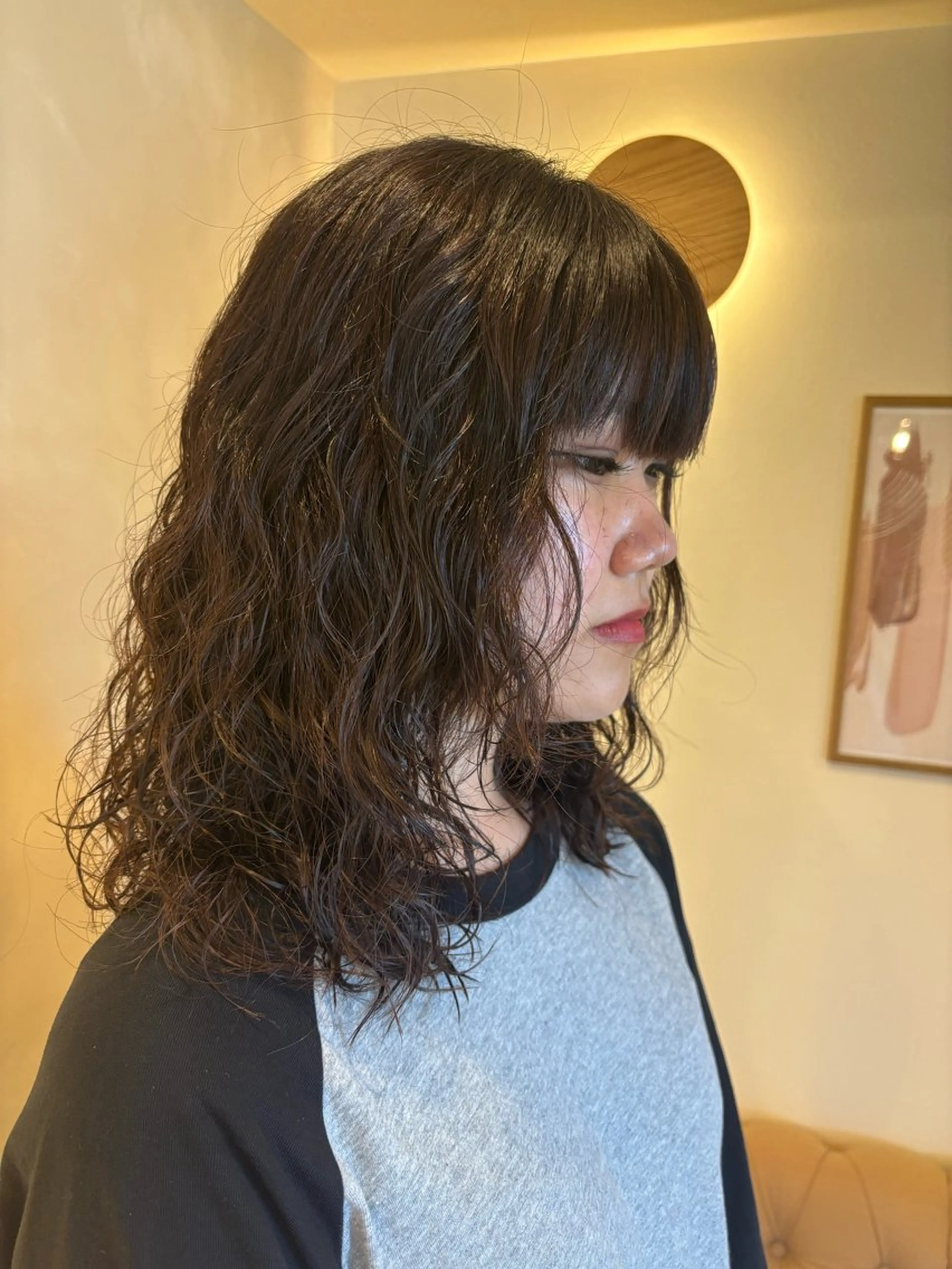 ミディアム パーマ ミディアムパーマ スパイラルパーマ シンバヒナノ/パーマ レイヤーカット/ボブのヘアスタイル