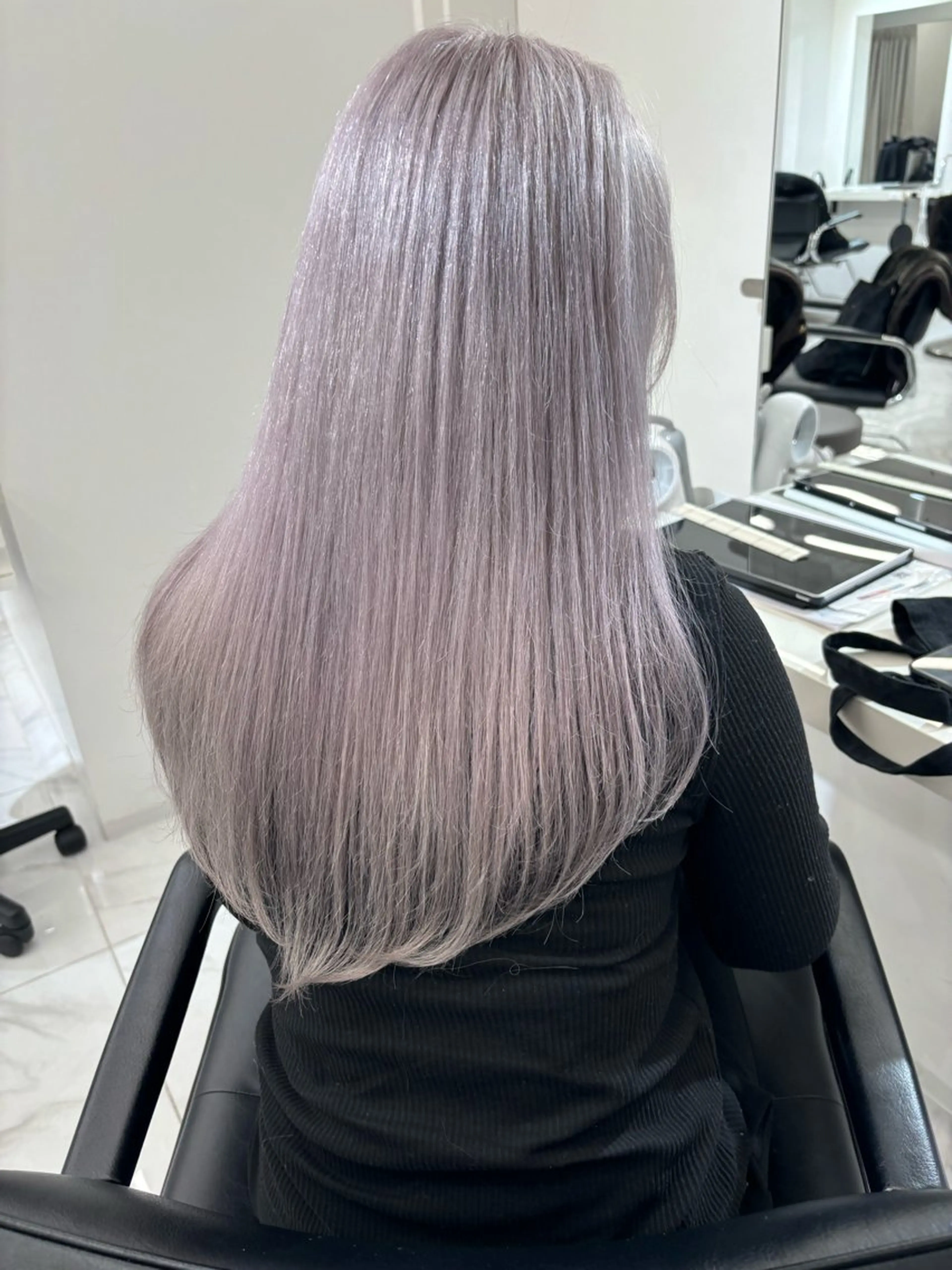 セミロング カラー ブリーチ 透明感カラー グレージュ ラベンダーカラー ラベンダーグレージュ ヘアカラー トリートメント レイヤー/ハイトーン 渋谷/Satsukiのヘアスタイル