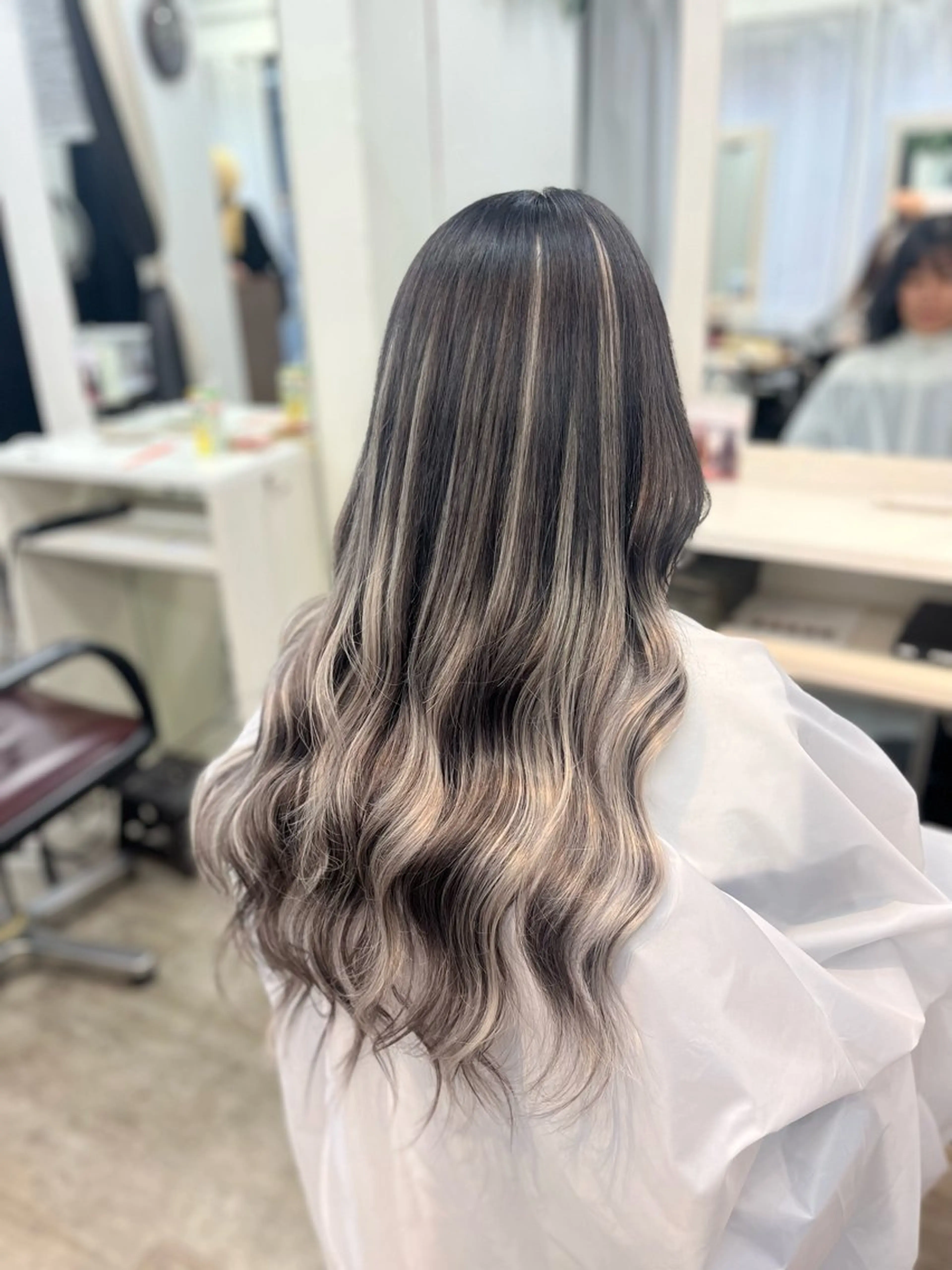 ロング カラー カット ヘアカラー エクステ ヘアセット 韓国ヘア🤍髪質改善 🇰🇷AKANEのヘアスタイル