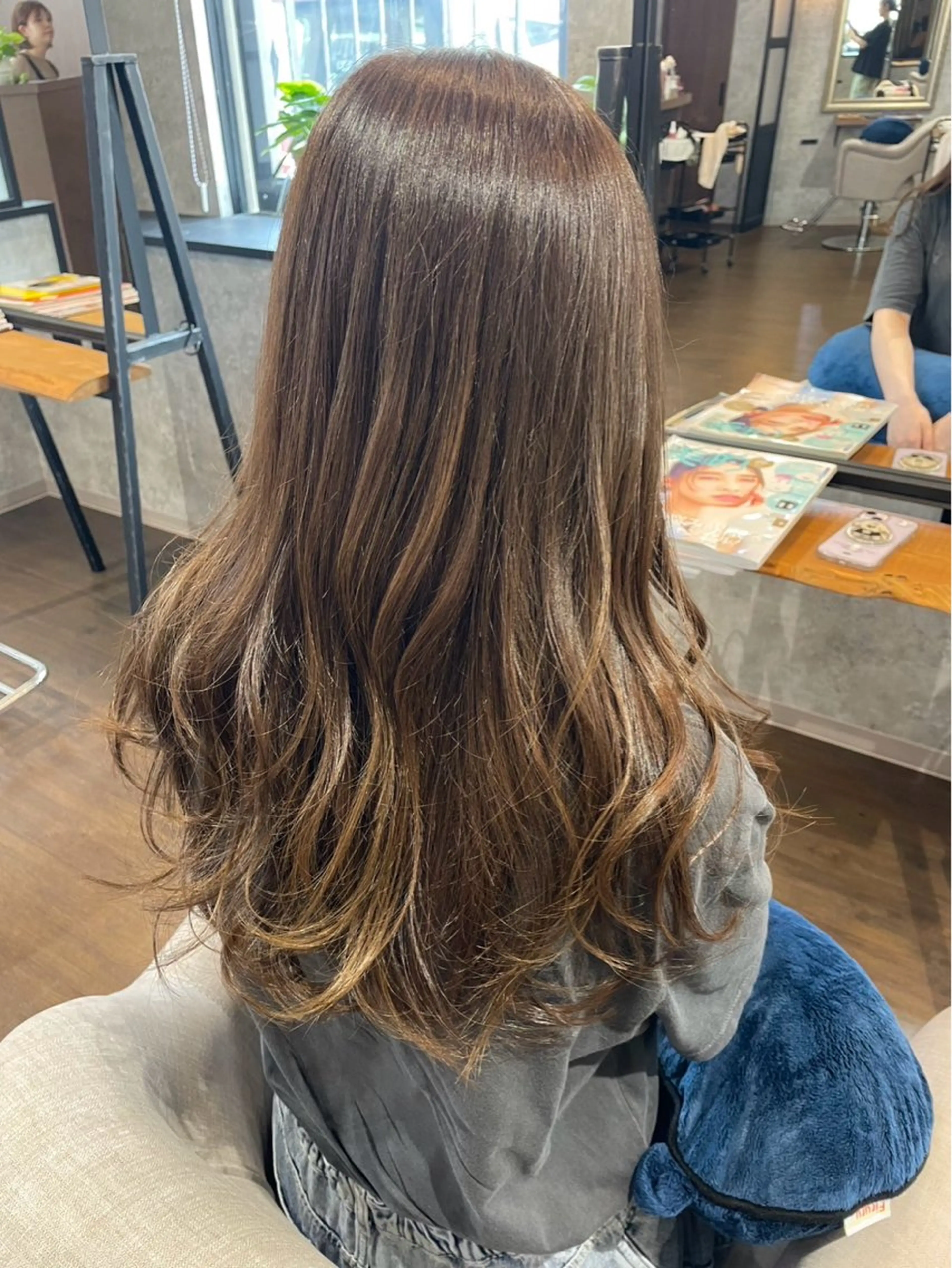 カラー 森下 いづみのヘアスタイル