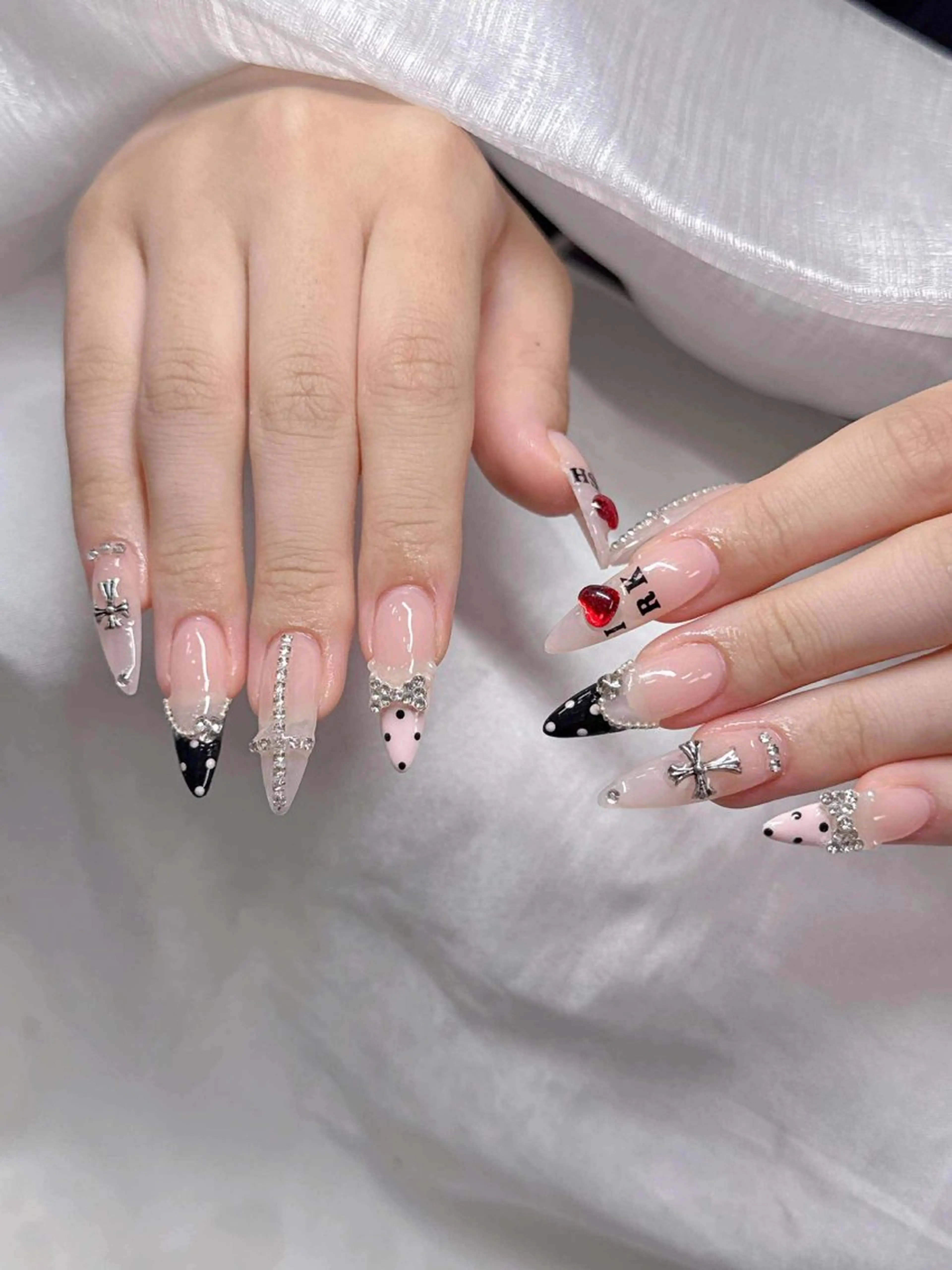ネイル 長さ出し グラデーション 卒業式 キラキラネイル マグネットネイル ハンドネイル Lee Nailsのネイルデザイン