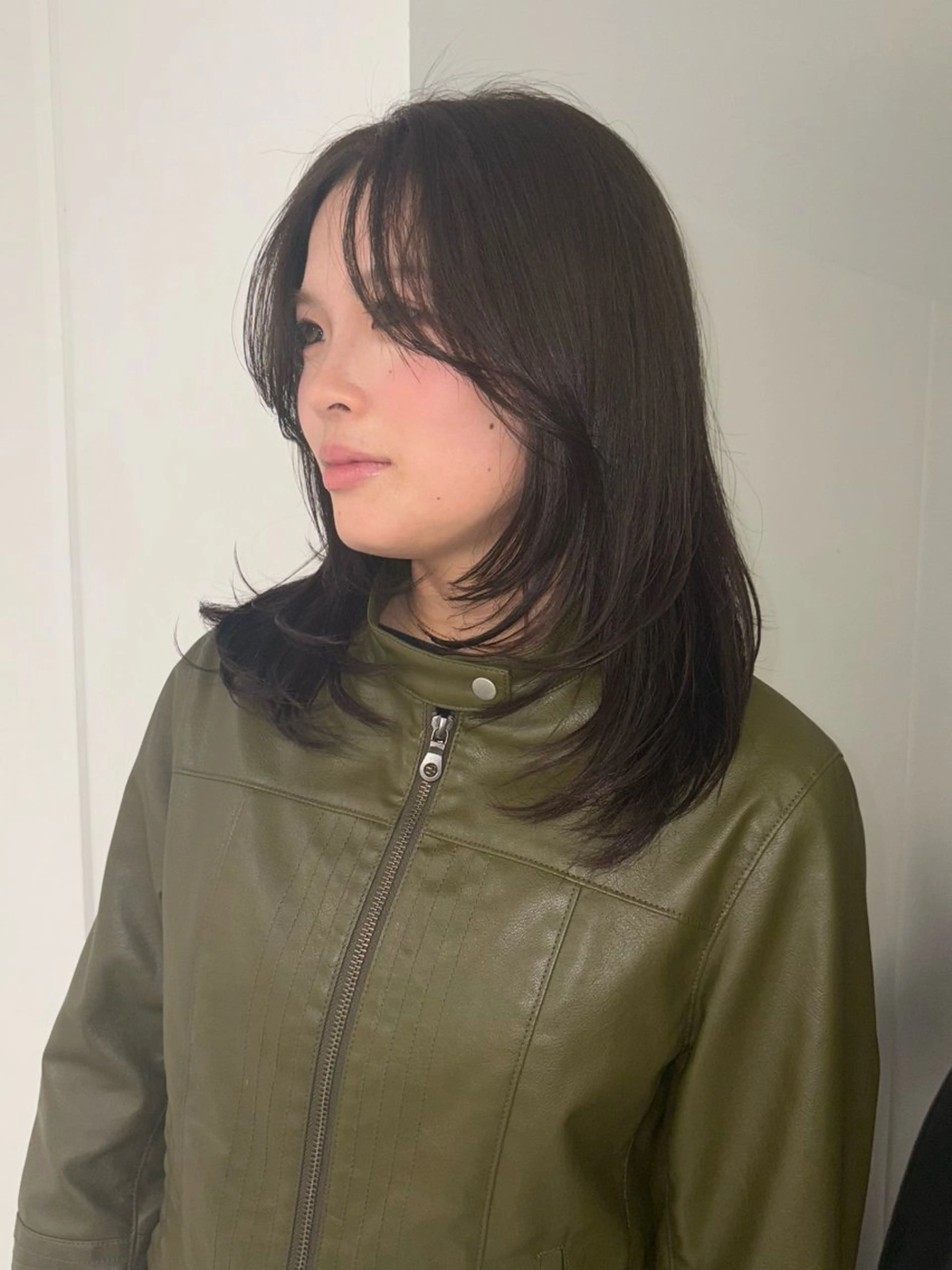 ミディアム レイヤーカット カット ヘアカラー ハイトーン/ネイル カナコ🫧のヘアスタイル